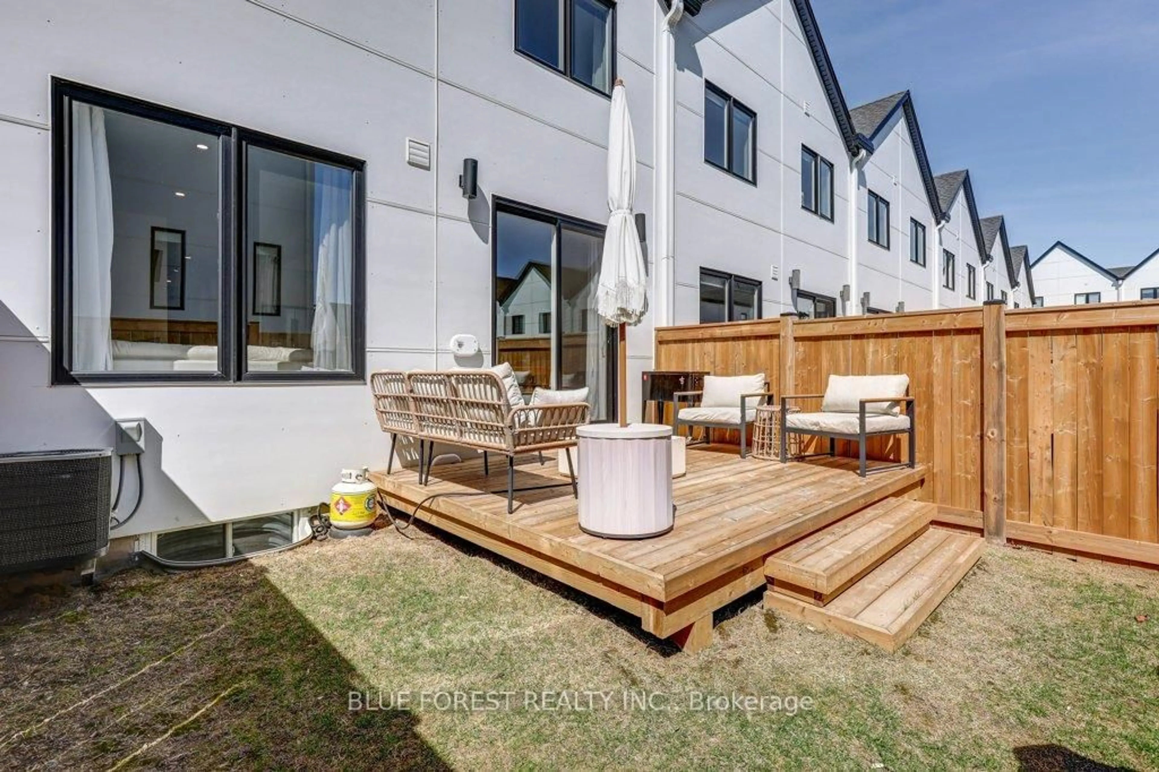 Patio, street for 1965 Upperpoint Gate #35, London South Ontario N6K 0K2