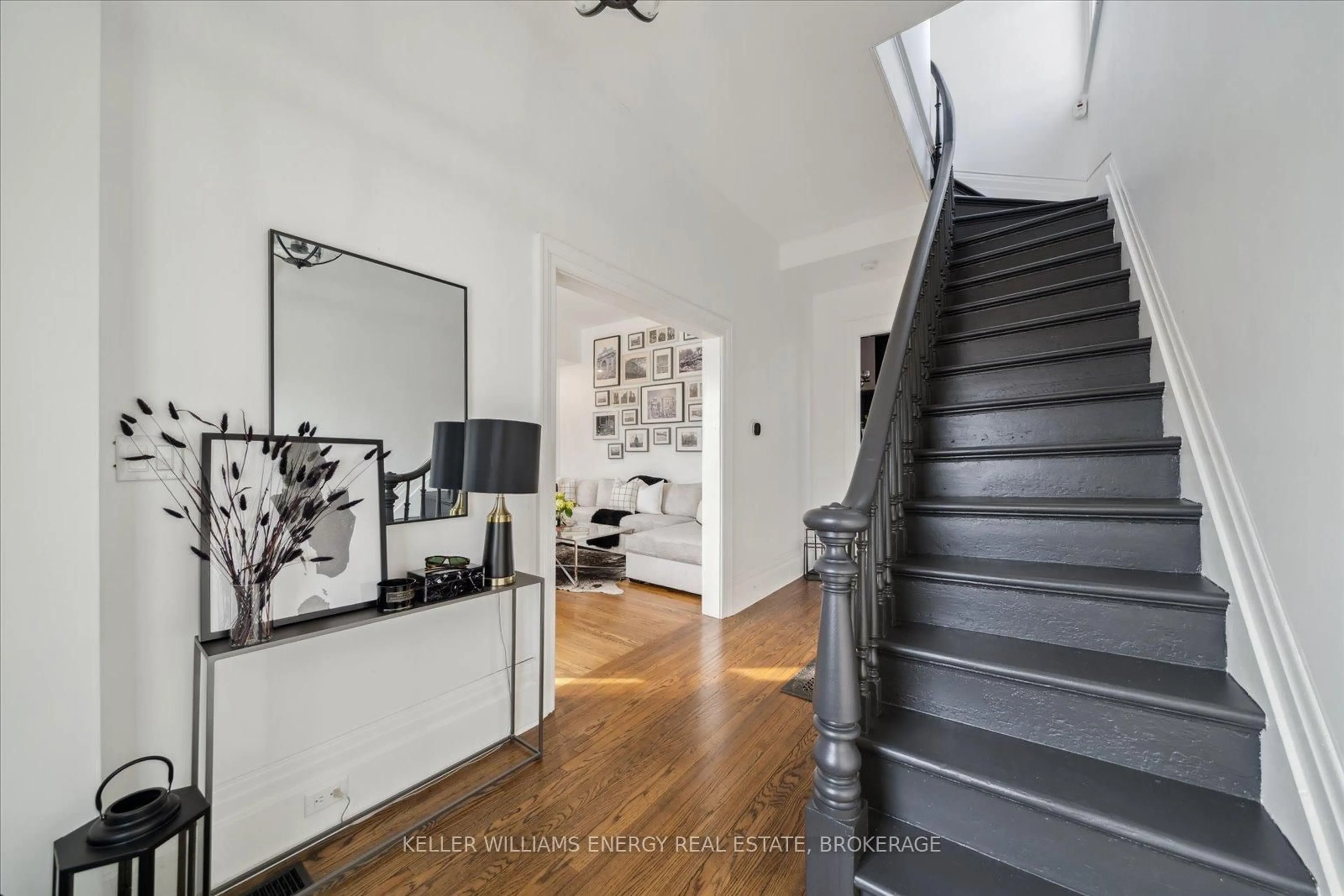 Indoor entryway for 272 Ridout St, Port Hope Ontario L1A 1P5