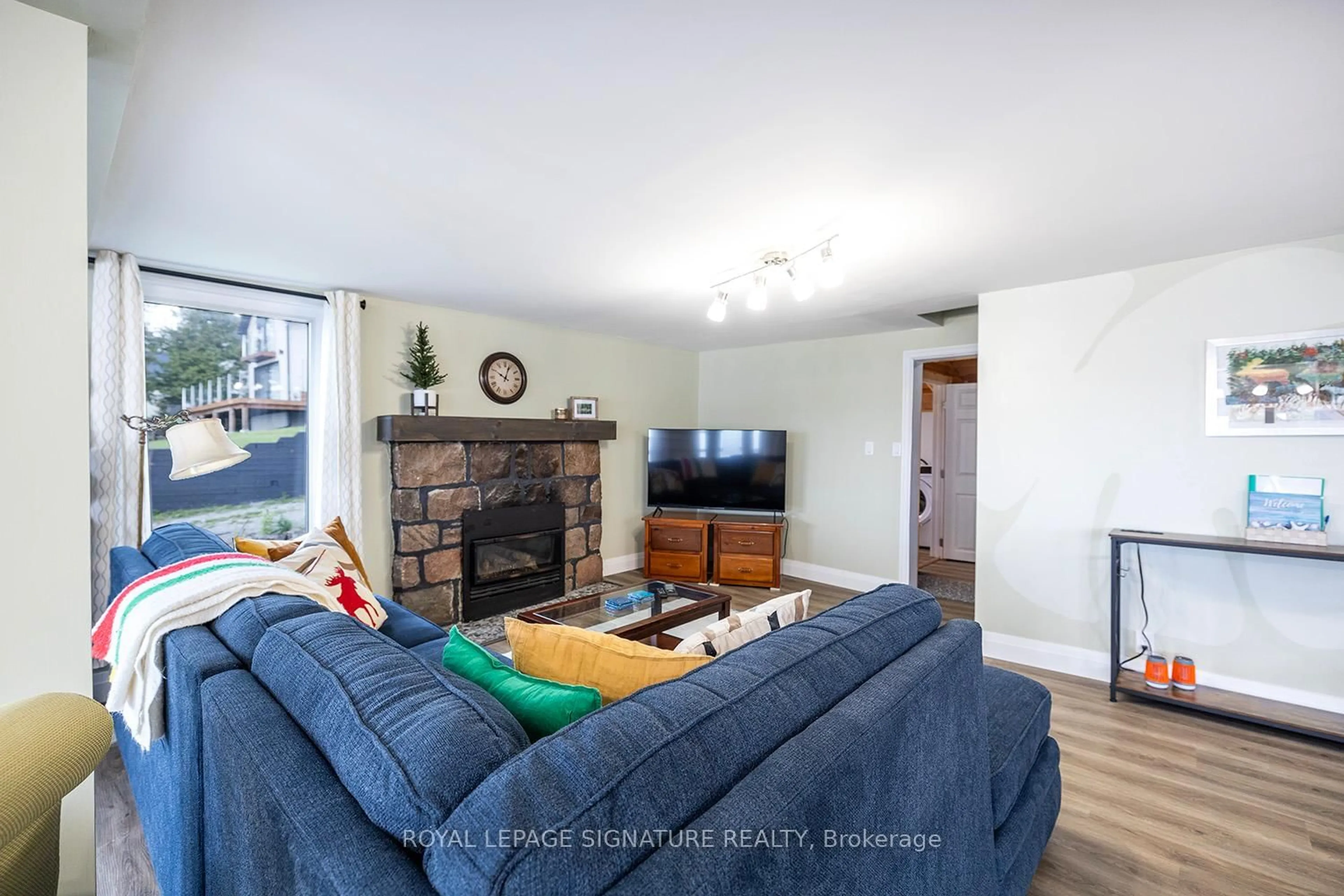 Living room with furniture, unknown for 111 Hazel St, Kawartha Lakes Ontario K0M 1L0