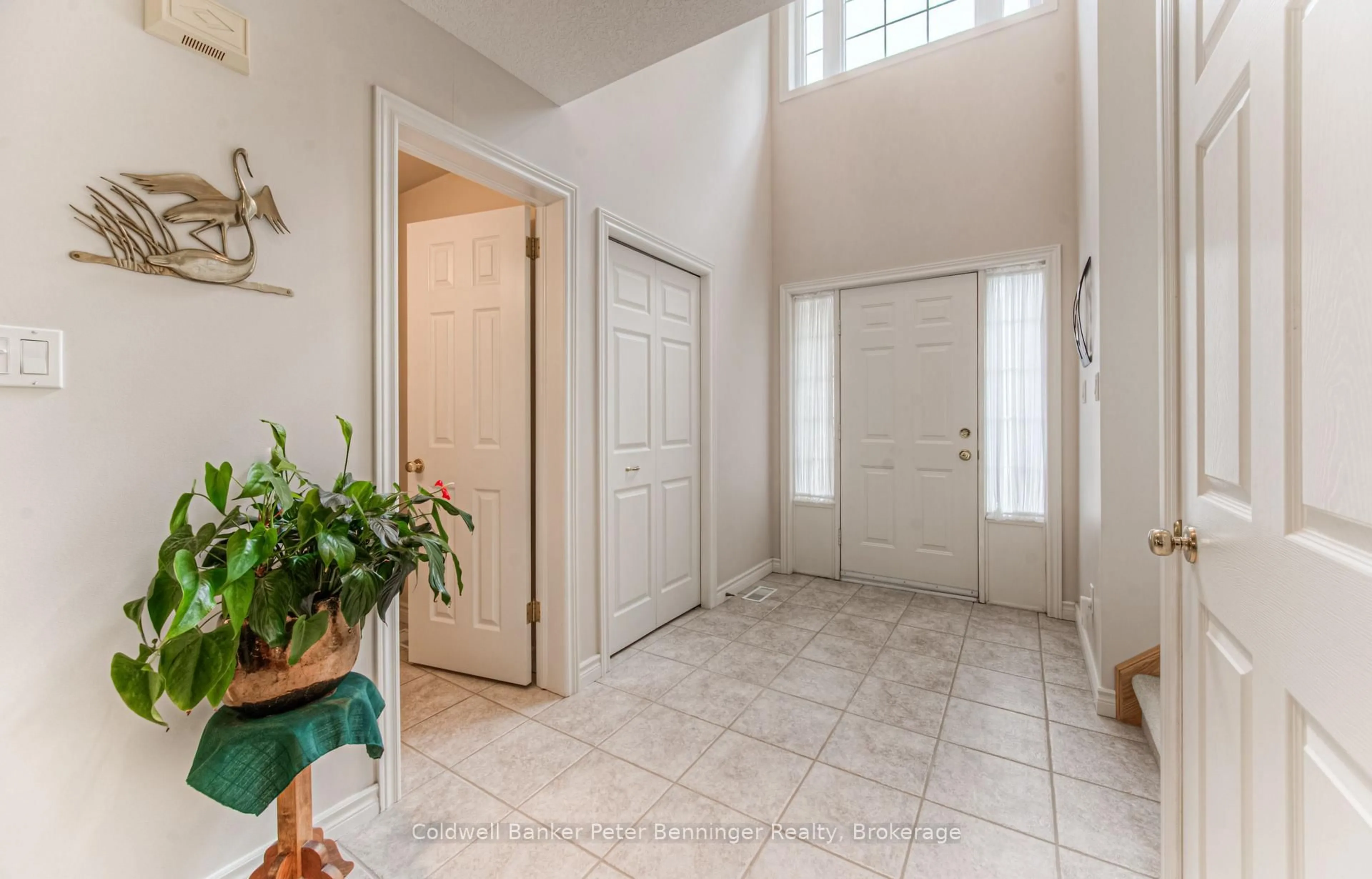 Indoor entryway for 416 Forestlawn Rd, Waterloo Ontario N2K 2J6