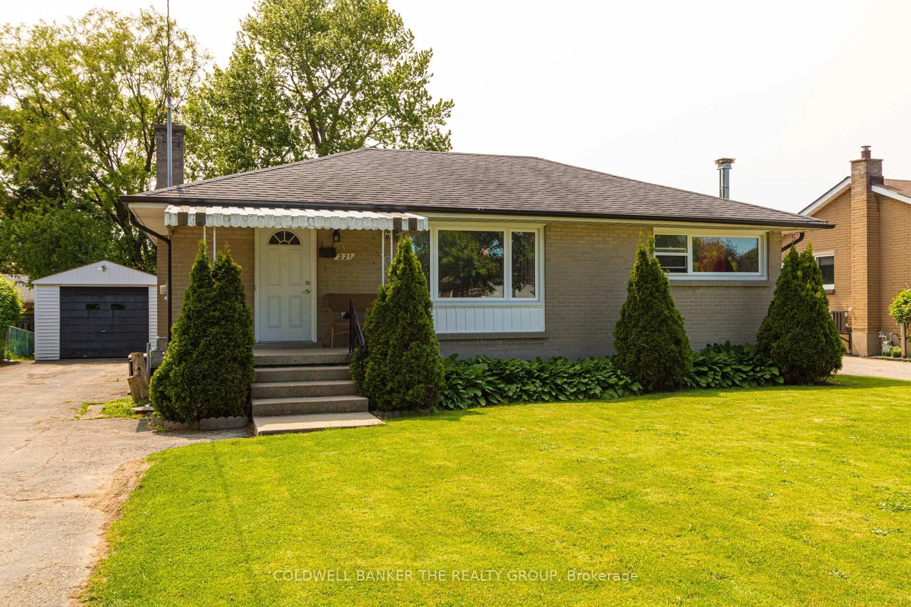 Home with vinyl exterior material, street for 221 STARLIGHT Ave, London East Ontario N5W 4X8