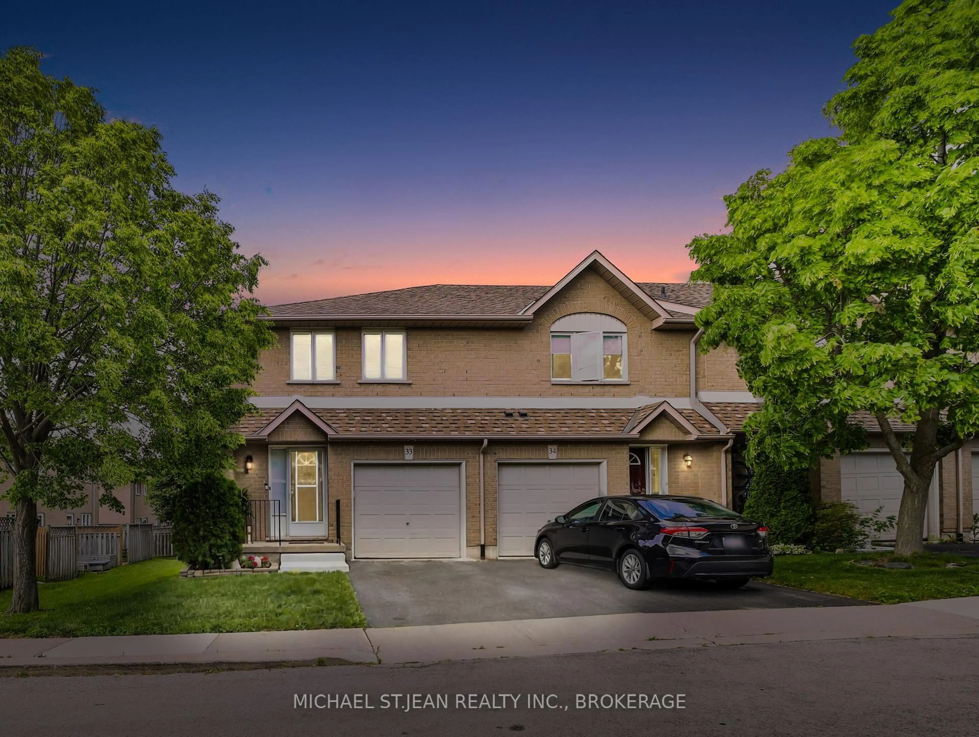 A pic from outside/outdoor area/front of a property/back of a property/a pic from drone, street for 1889 Upper Wentworth St #33, Hamilton Ontario L9B 2T8