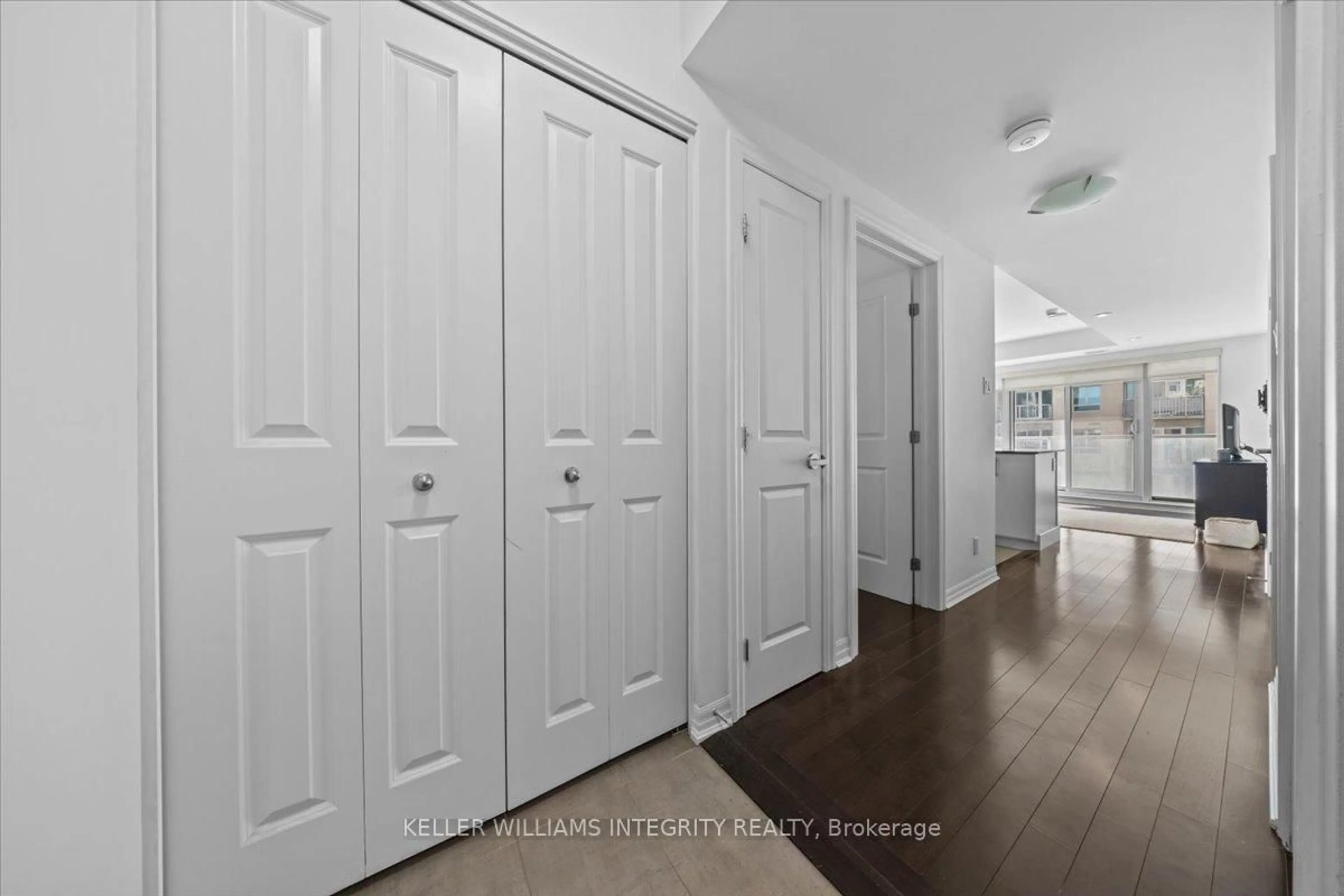 Indoor entryway for 242 RIDEAU St #909, Ottawa Ontario K1N 0B7