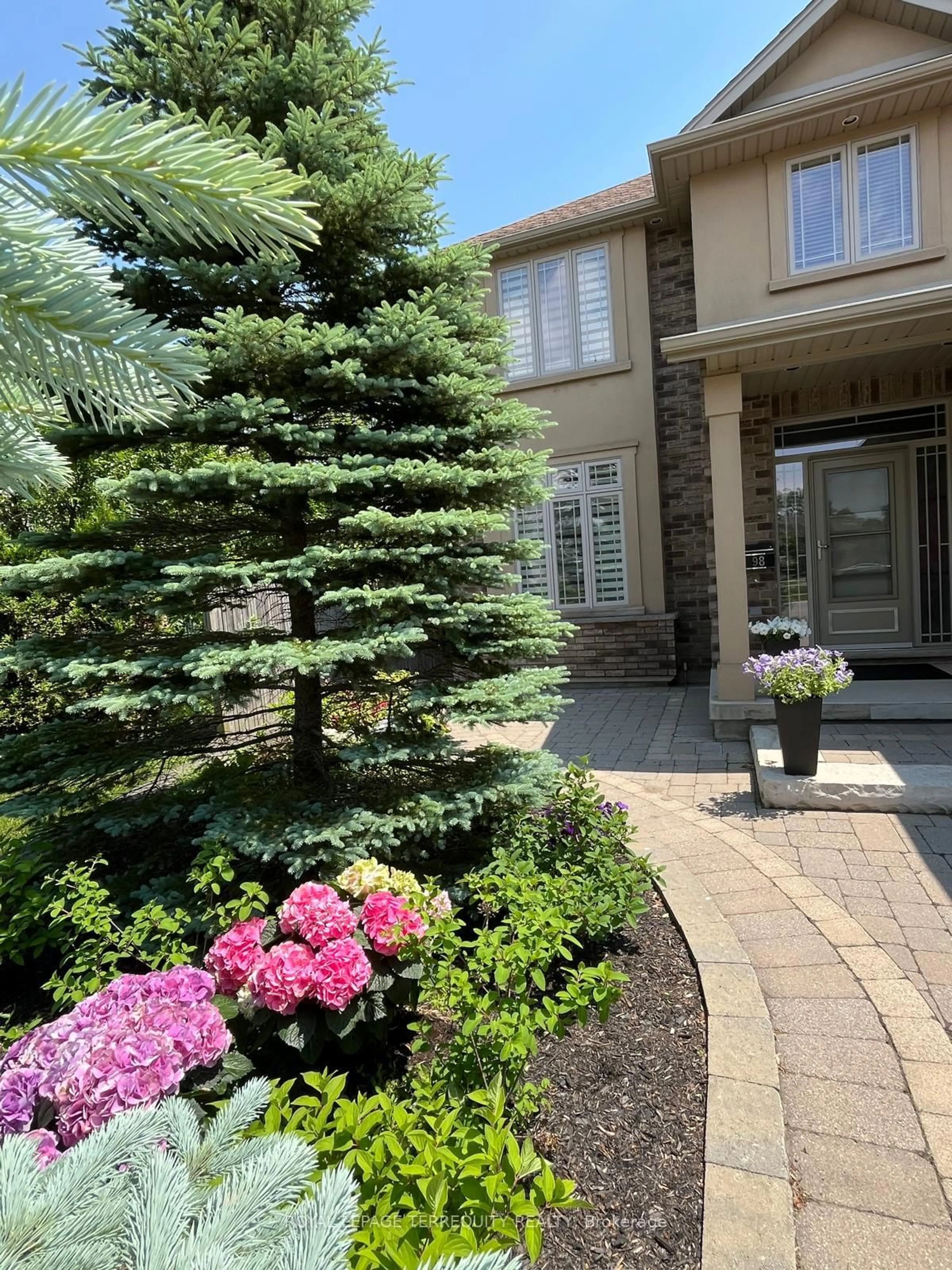 Unknown for 98 Michael Dr, Welland Ontario L3C 0A7
