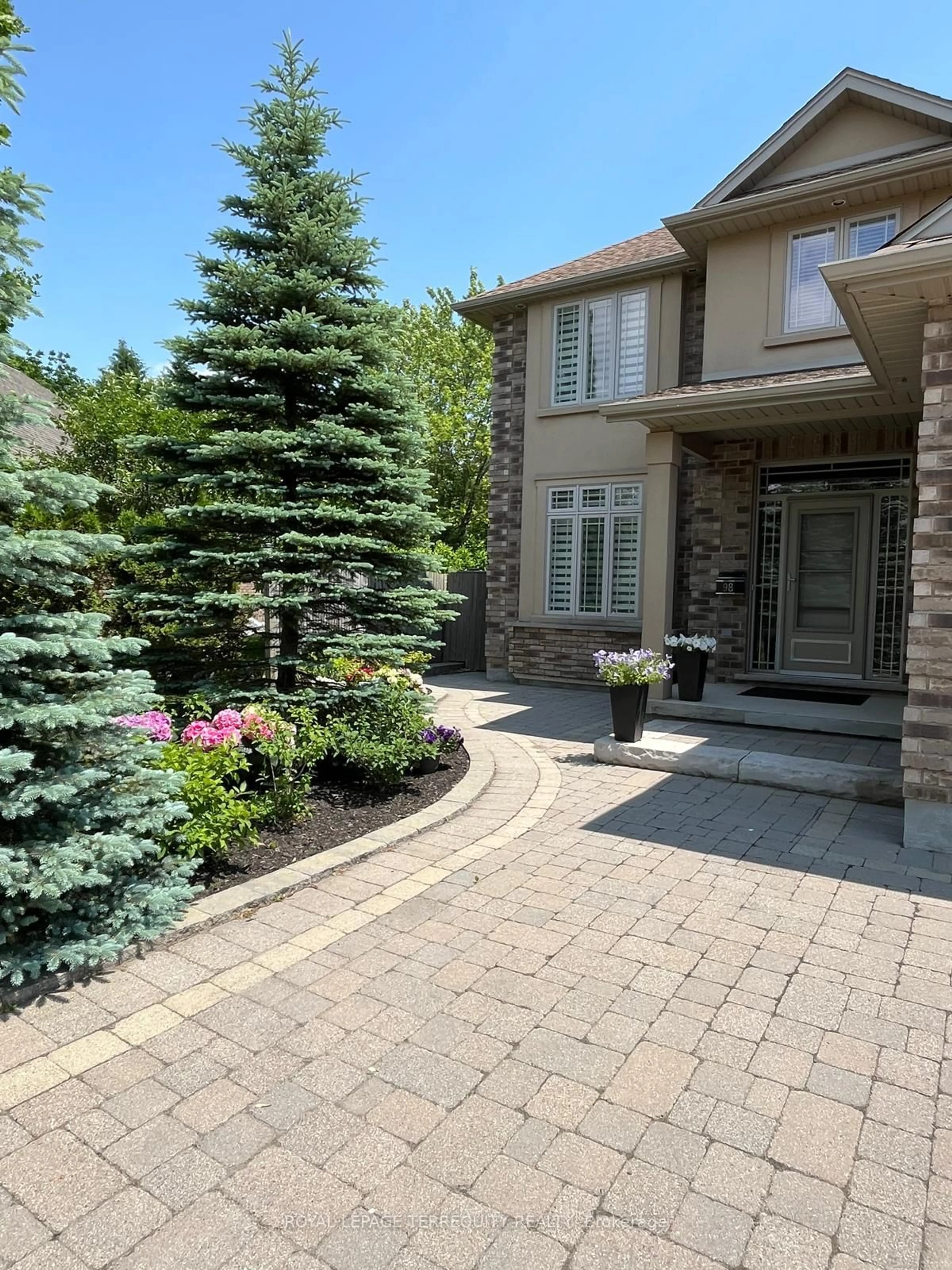 Home with brick exterior material, street for 98 Michael Dr, Welland Ontario L3C 0A7