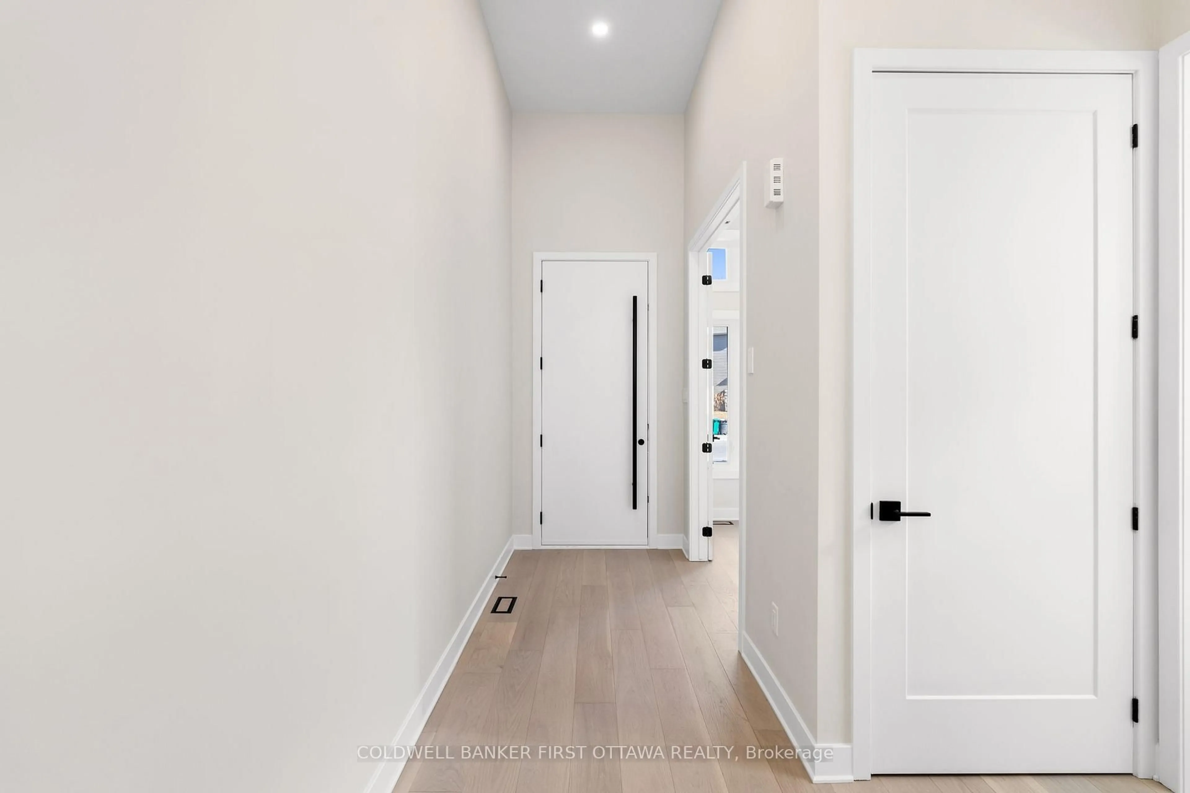 Indoor entryway for 279 Enclave Walk, Ottawa Ontario K1W 0J5