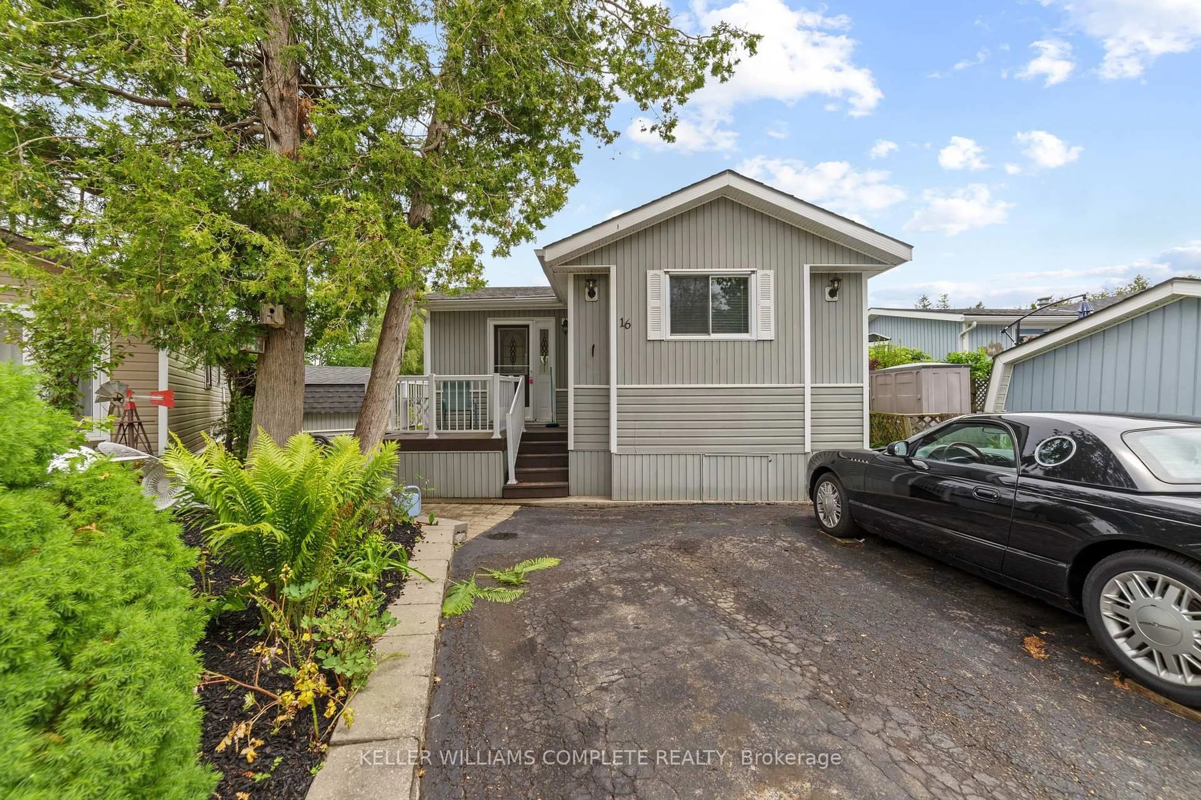 Home with vinyl exterior material, street for 16 Pine Rd, Puslinch Ontario N0B 1J0