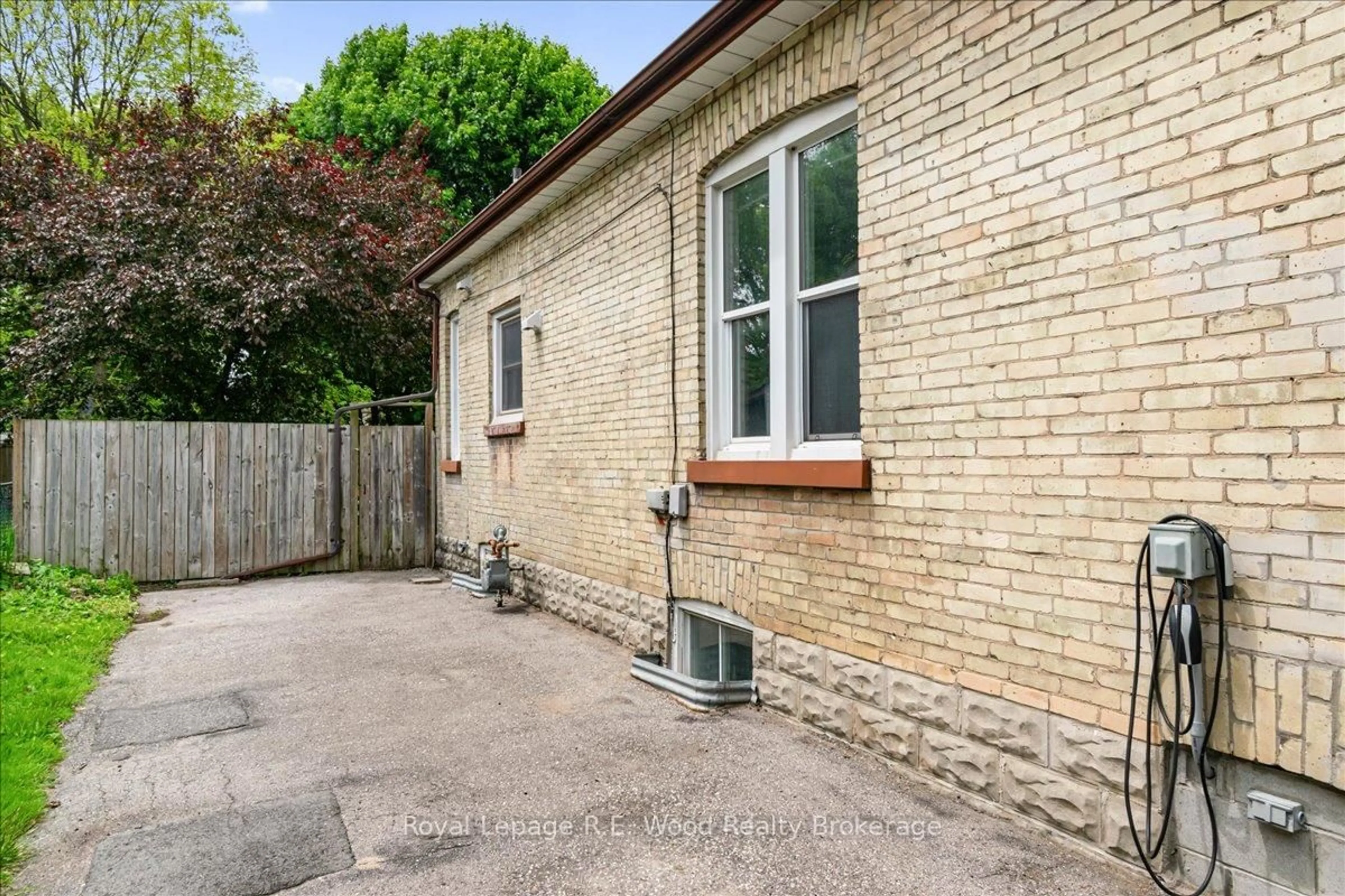 Unknown for 65 JOSEPHINE St, London South Ontario N5Z 3P1