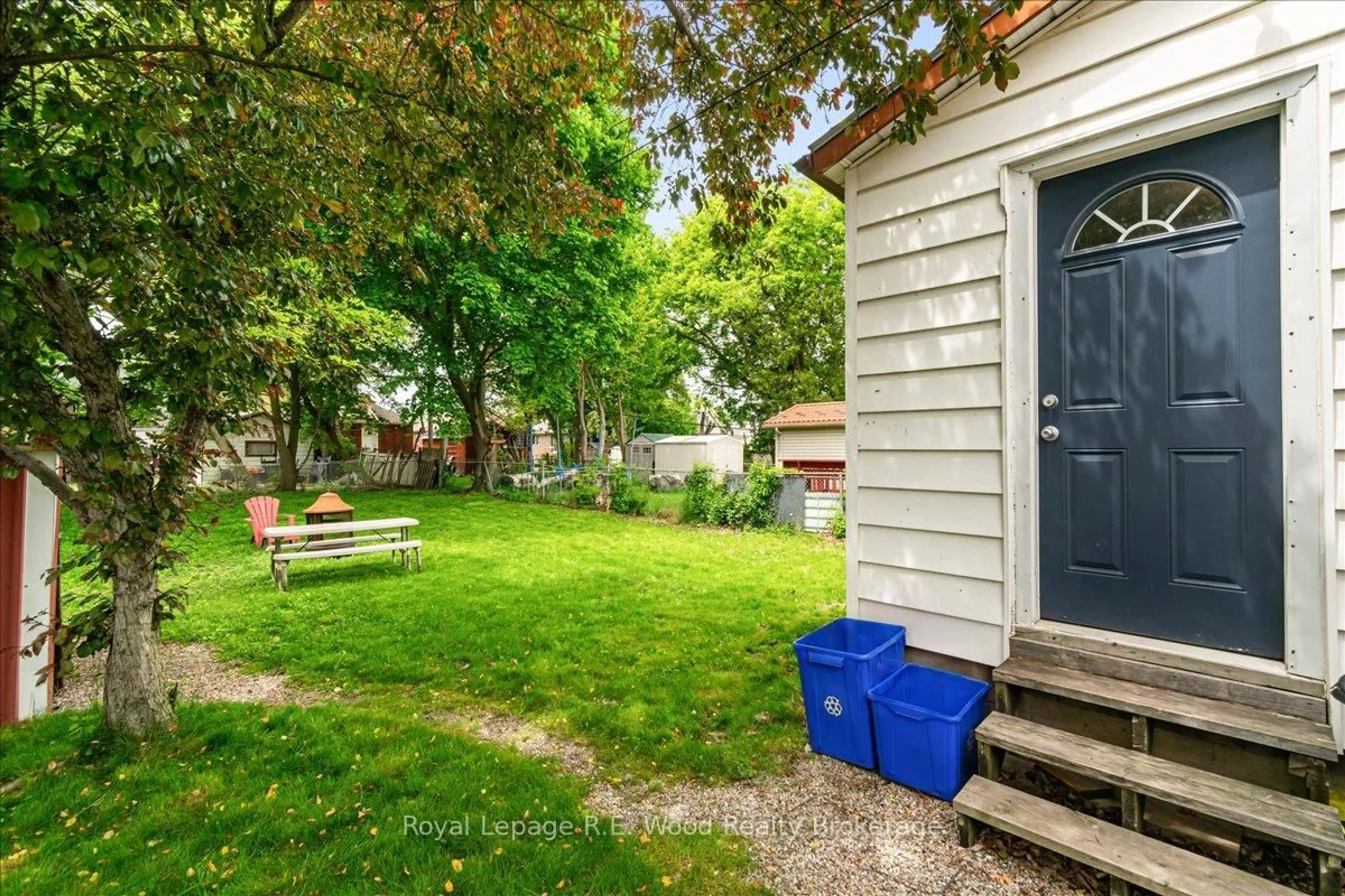 Patio, street for 65 JOSEPHINE St, London South Ontario N5Z 3P1