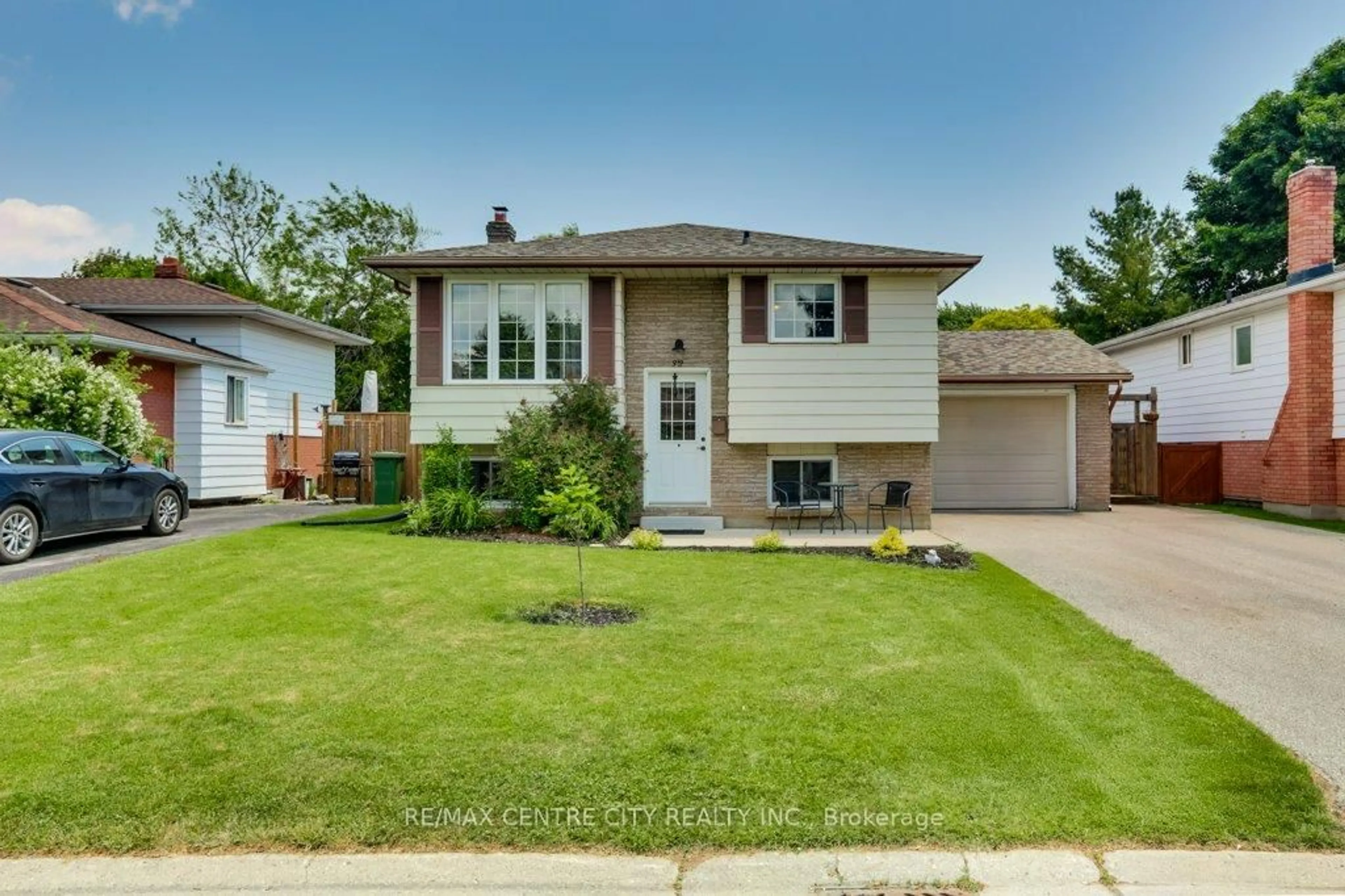Home with vinyl exterior material, street for 32 McLarty Dr, St. Thomas Ontario N5R 5J8