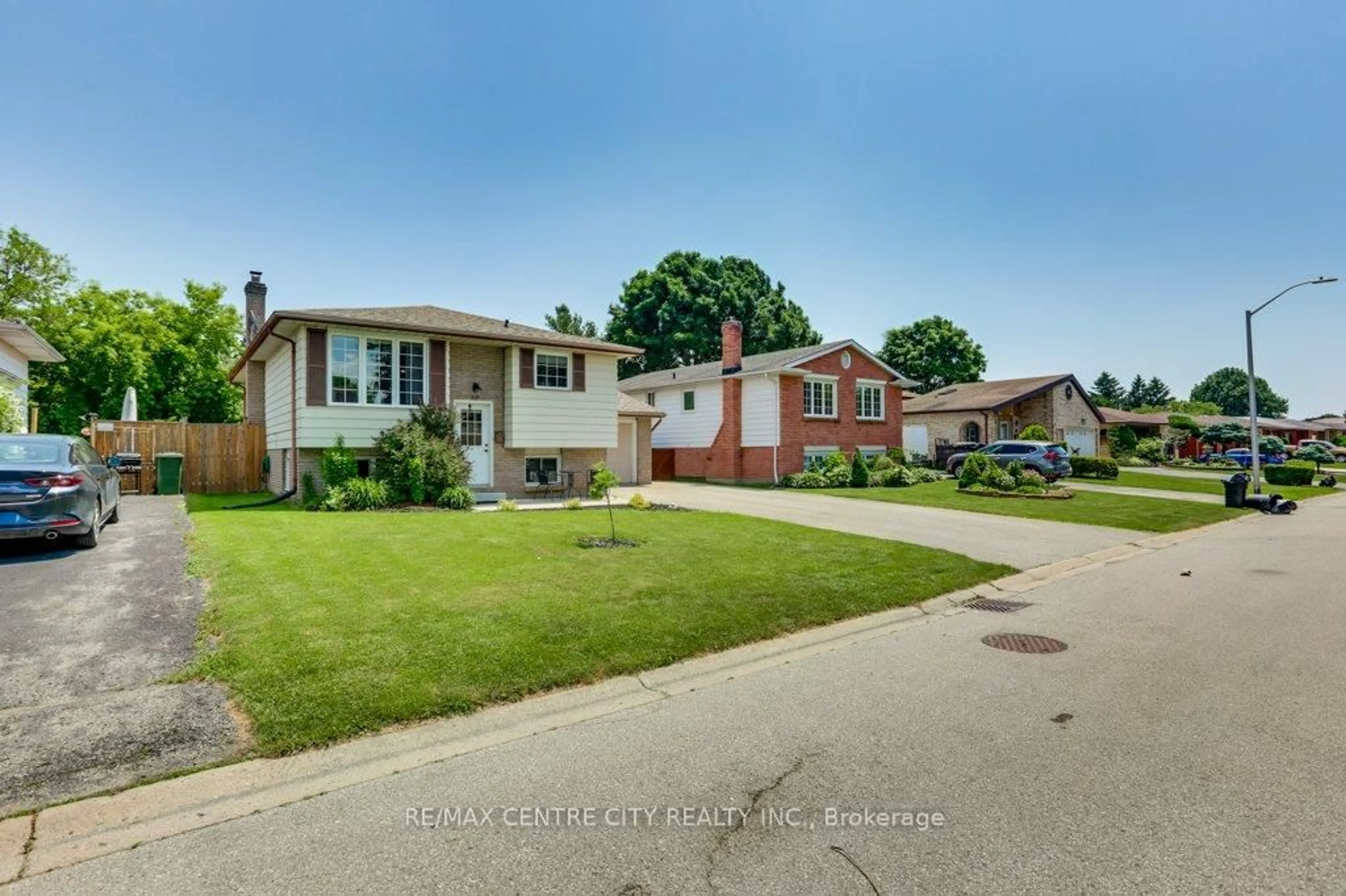 Home with brick exterior material, street for 32 McLarty Dr, St. Thomas Ontario N5R 5J8