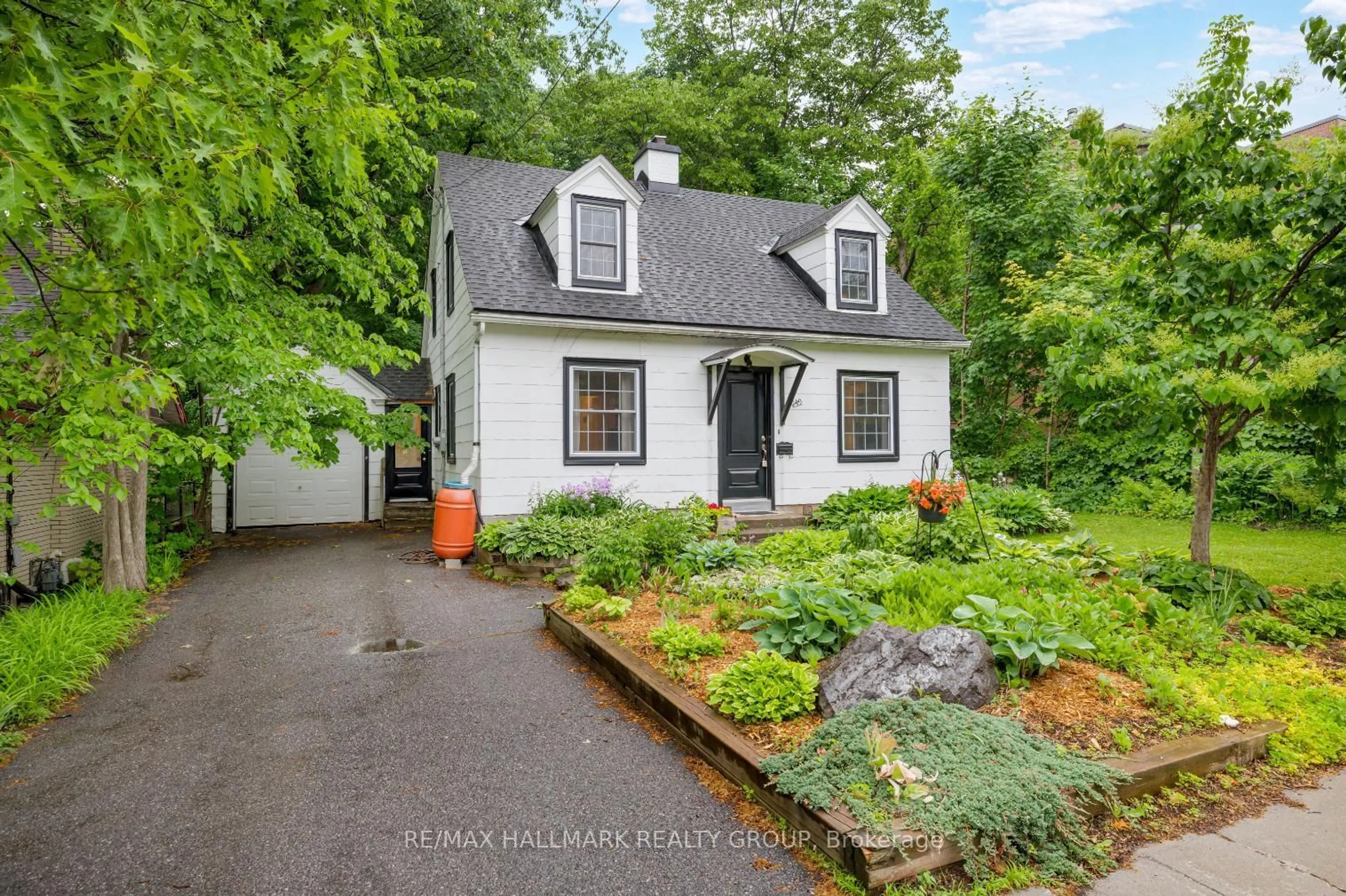 Home with vinyl exterior material, street for 249 Old Irving Pl, Ottawa Ontario K1Y 1Z9