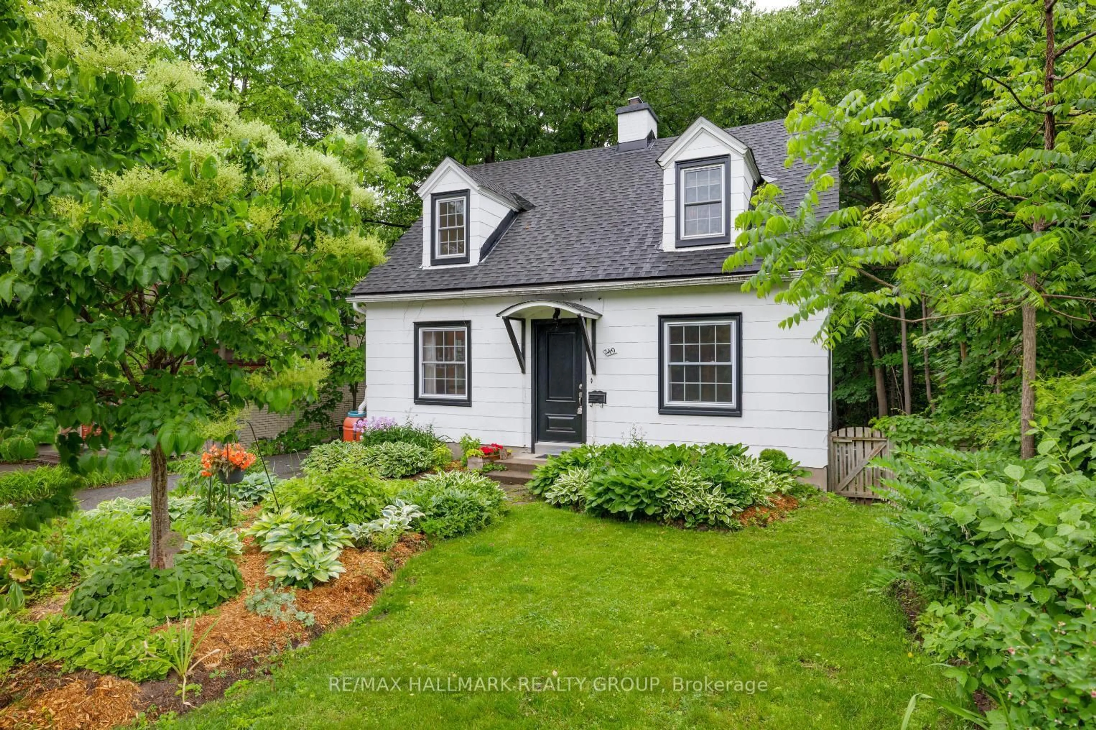 Home with vinyl exterior material, street for 249 Old Irving Pl, Ottawa Ontario K1Y 1Z9