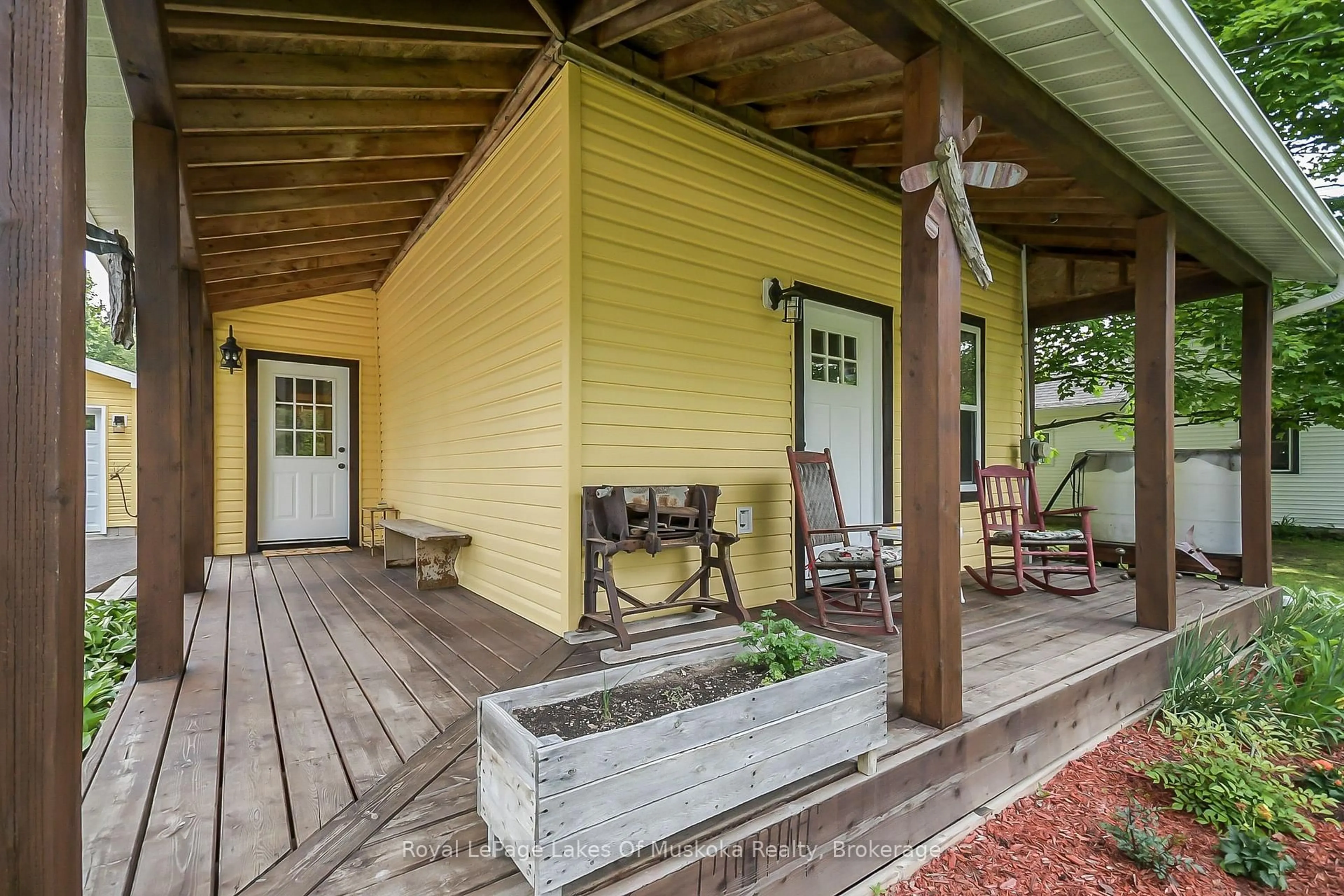 Patio, unknown for 213 Woodchester Ave, Bracebridge Ontario P1L 1H8