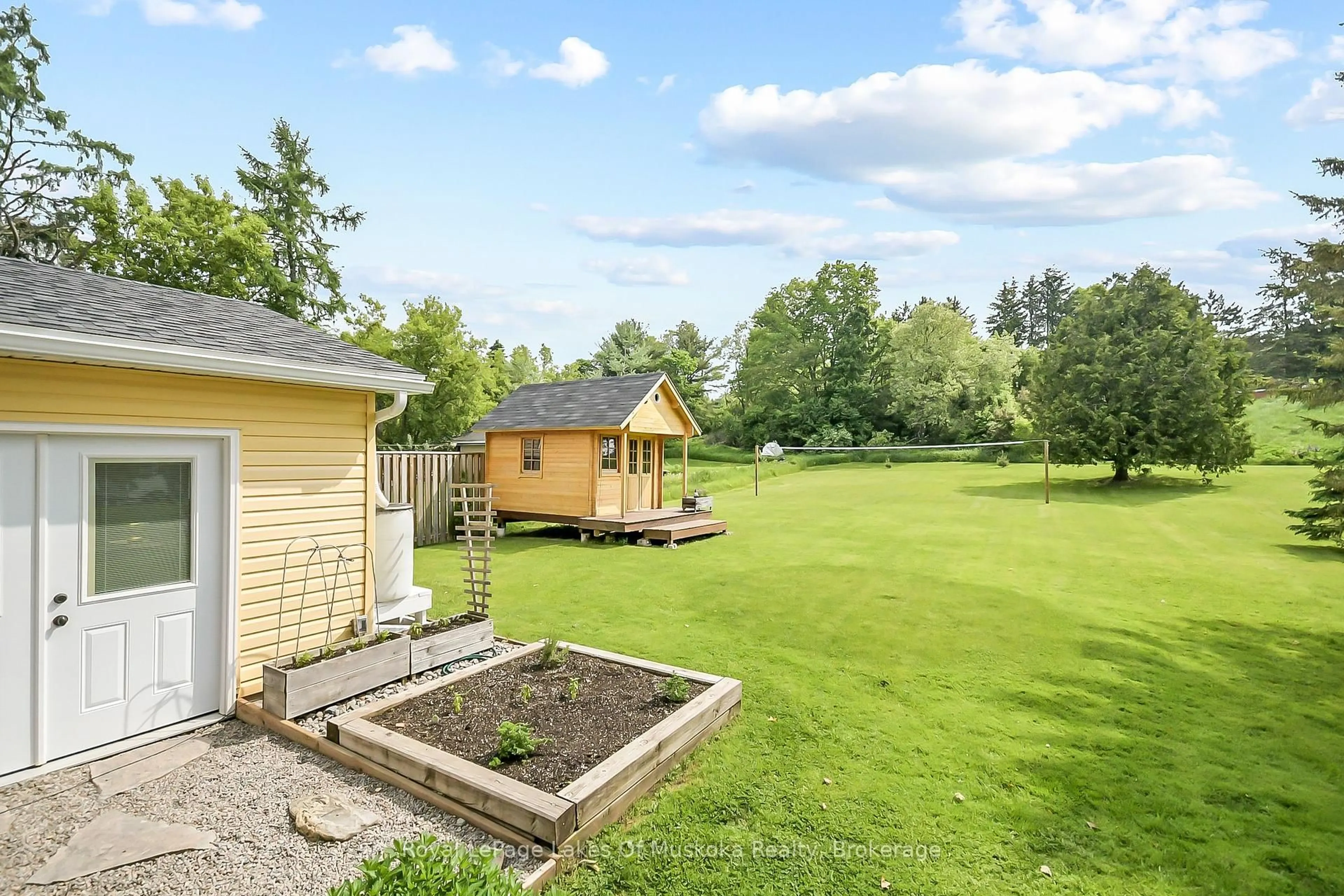 A pic from outside/outdoor area/front of a property/back of a property/a pic from drone, water/lake/river/ocean view for 213 Woodchester Ave, Bracebridge Ontario P1L 1H8