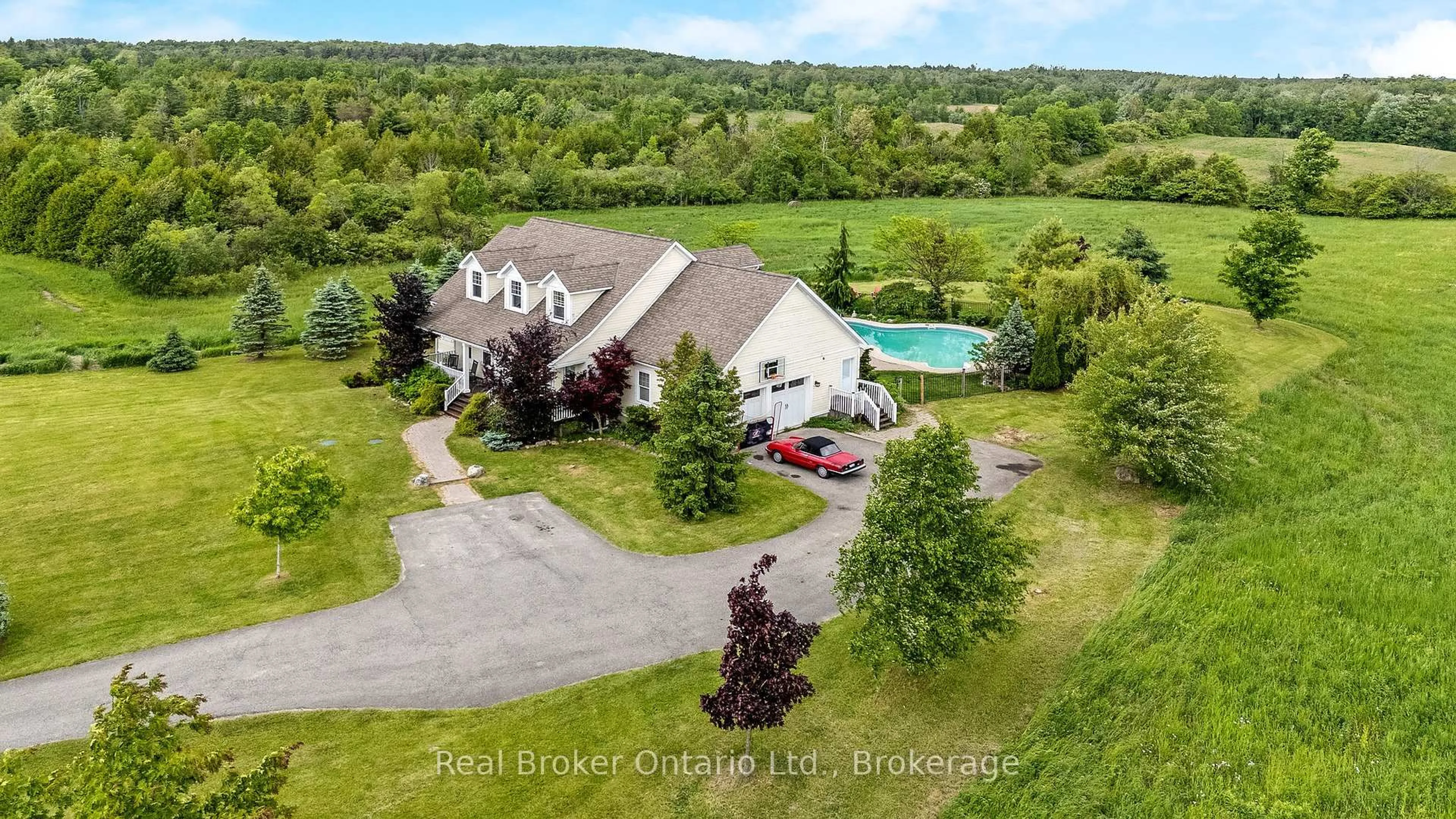 A pic from outside/outdoor area/front of a property/back of a property/a pic from drone, unknown for 5163 Ninth Line, Erin Ontario N0B 1T0