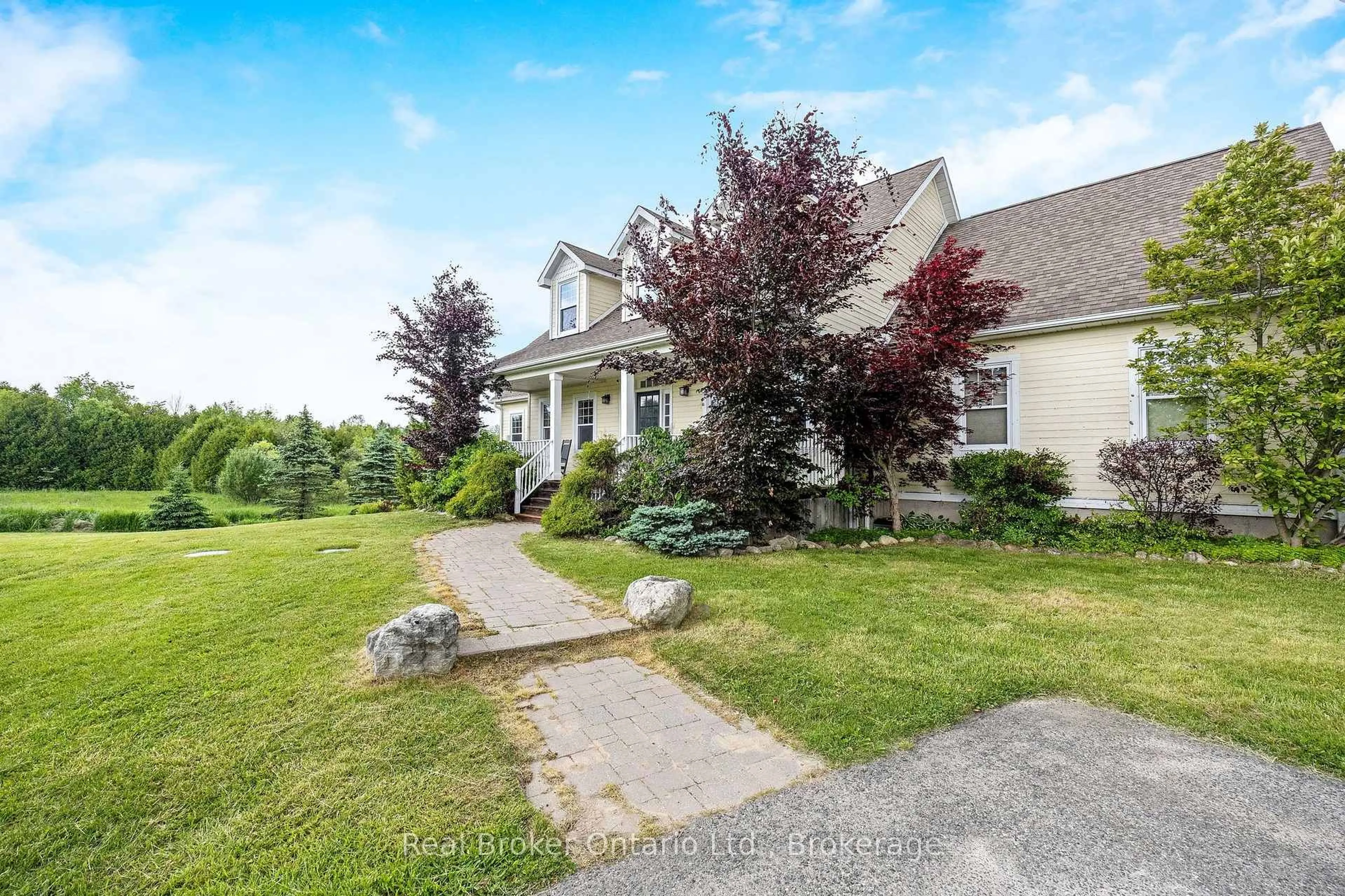 A pic from outside/outdoor area/front of a property/back of a property/a pic from drone, street for 5163 Ninth Line, Erin Ontario N0B 1T0