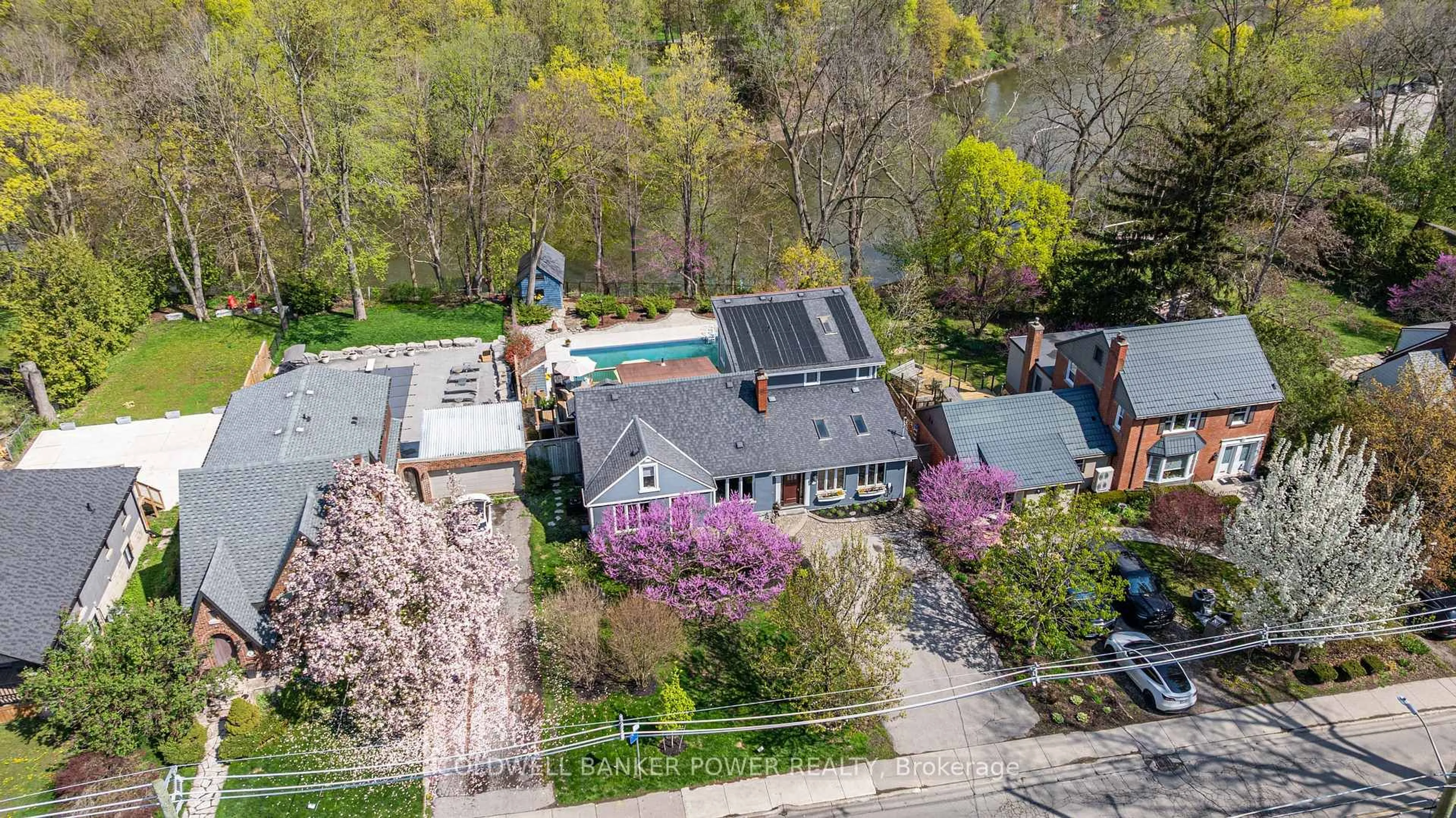 A pic from outside/outdoor area/front of a property/back of a property/a pic from drone, street for 84 Grand Ave, London South Ontario N6C 1L7
