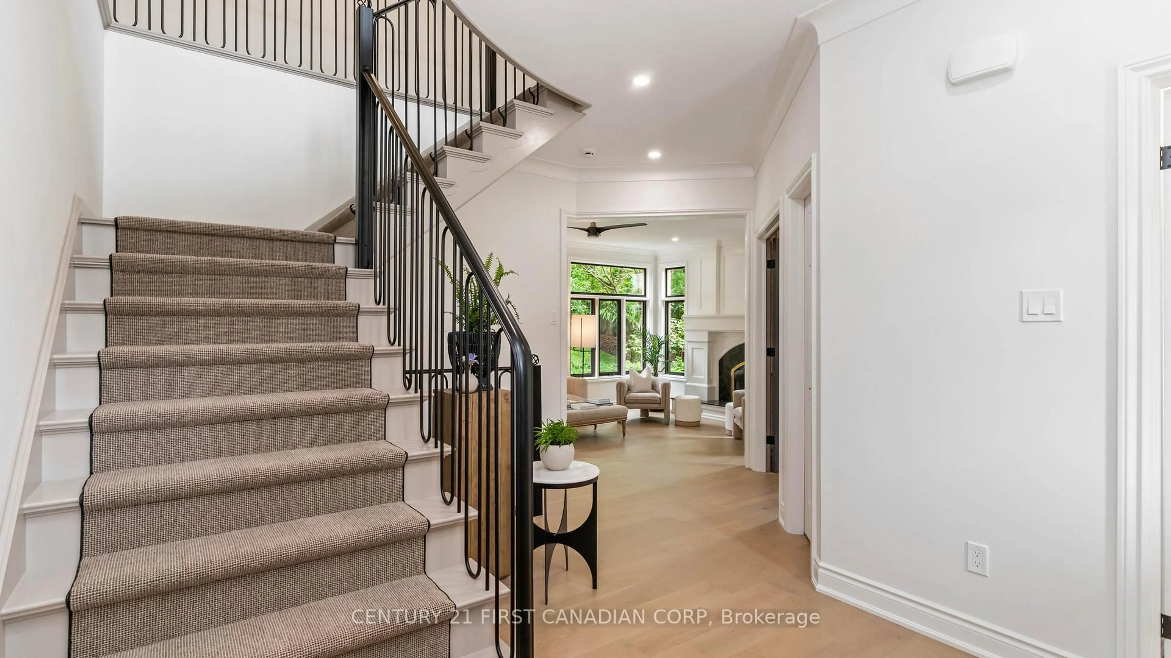 Indoor entryway for 47 Woods Edge Clse, London South Ontario N6K 4K8