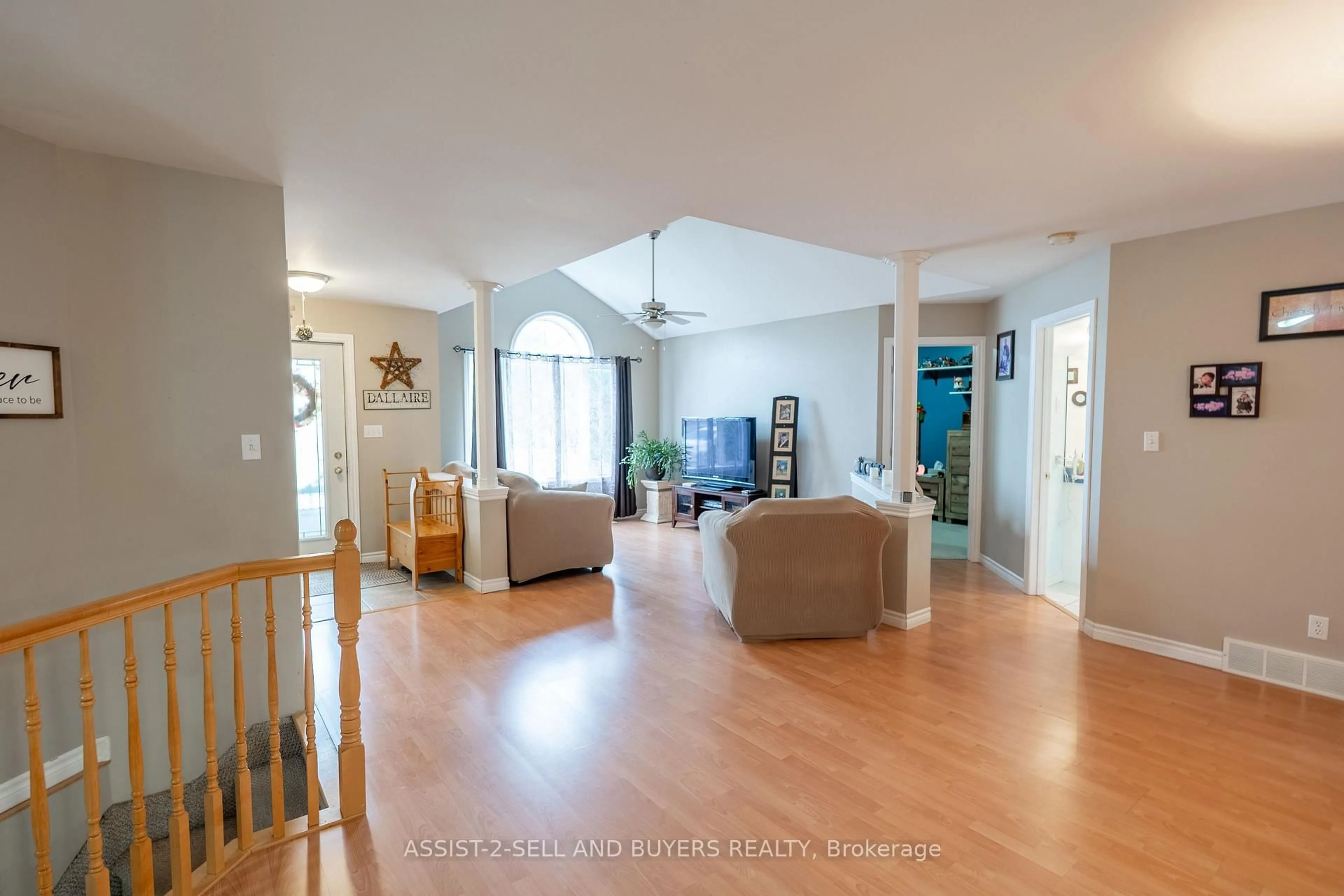 Indoor foyer for 4 Barry St, South Stormont Ontario K0C 1P0