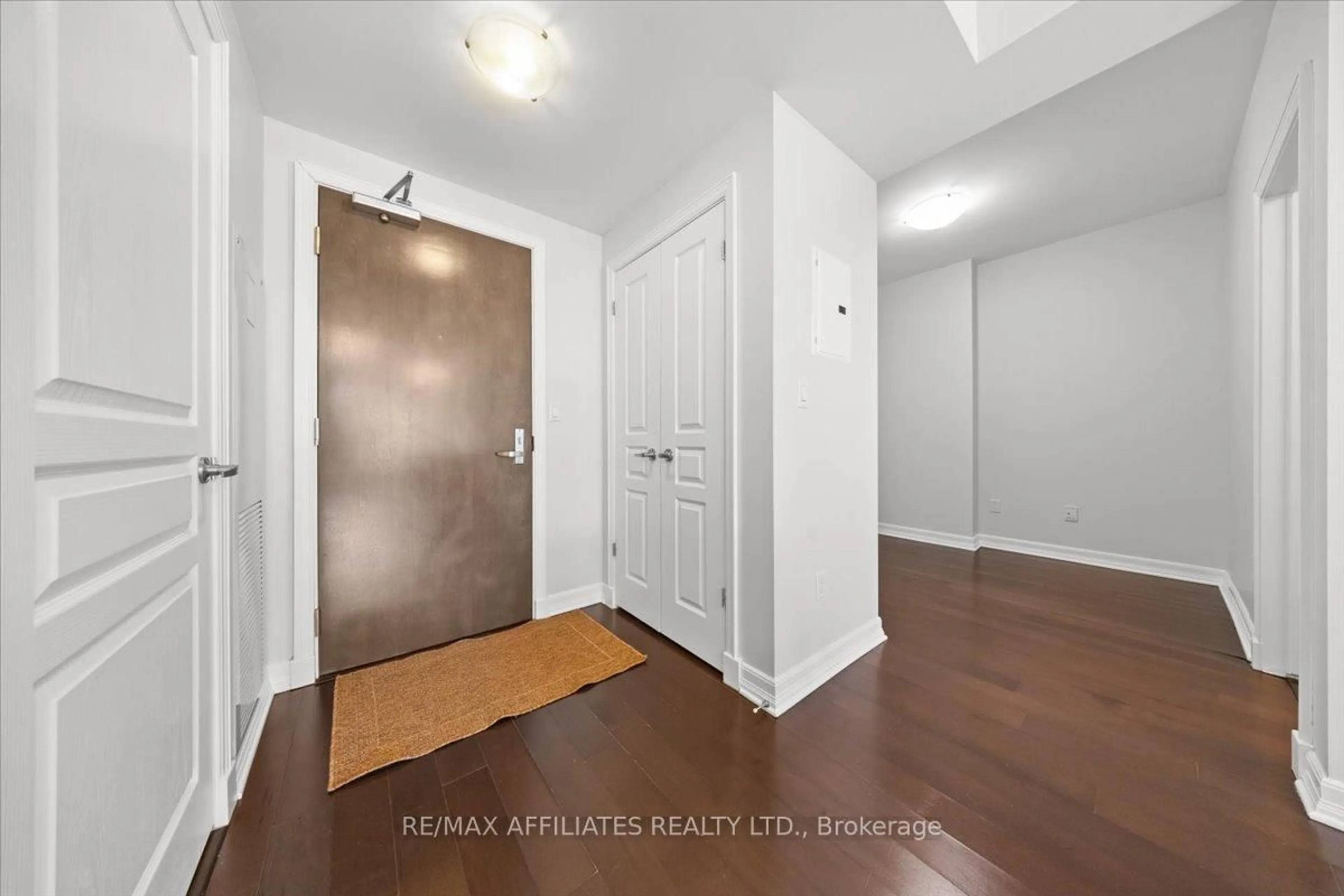 Indoor entryway for 238 Besserer St #303, Ottawa Ontario K1N 6B1