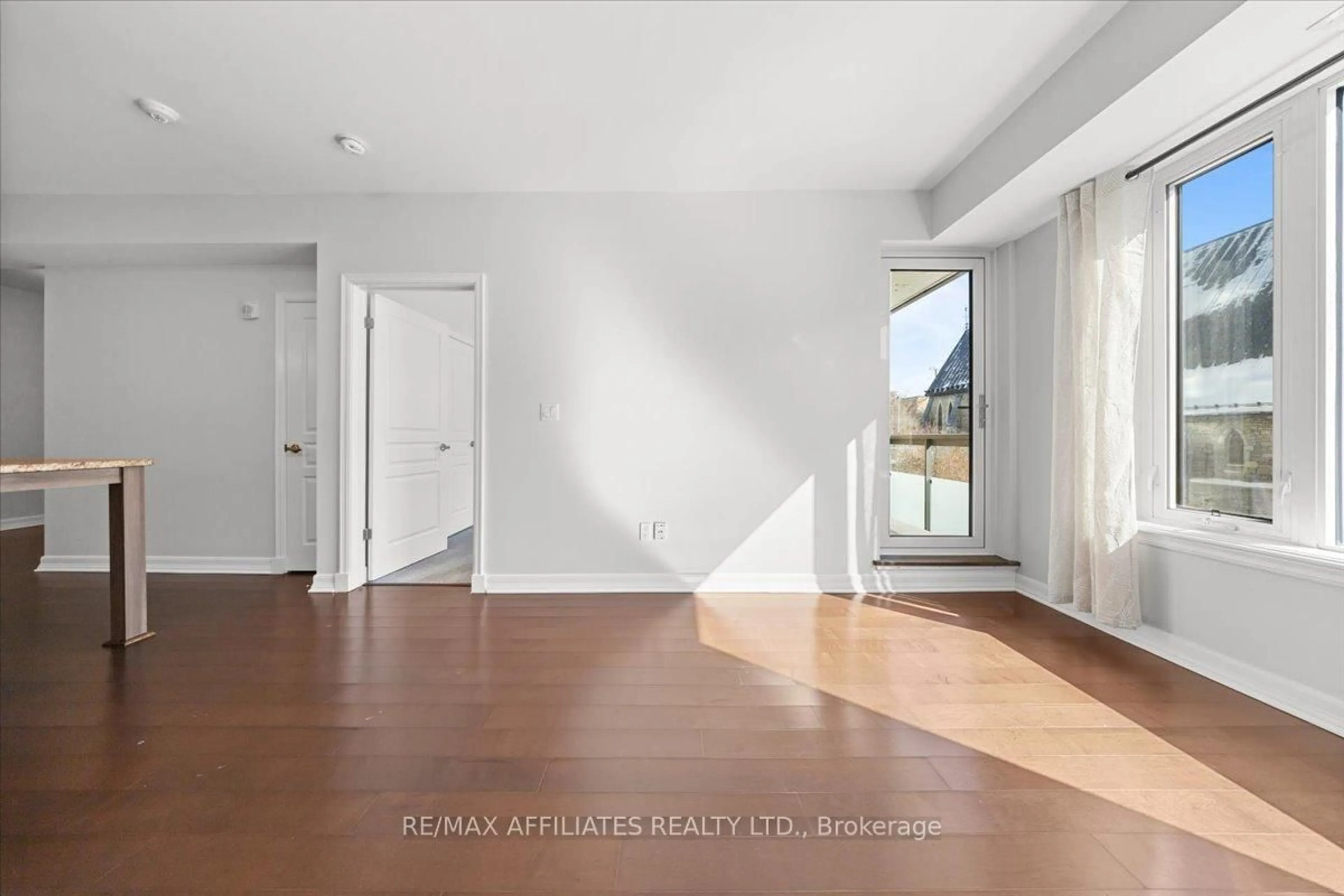 Unknown for 238 Besserer St #303, Ottawa Ontario K1N 6B1