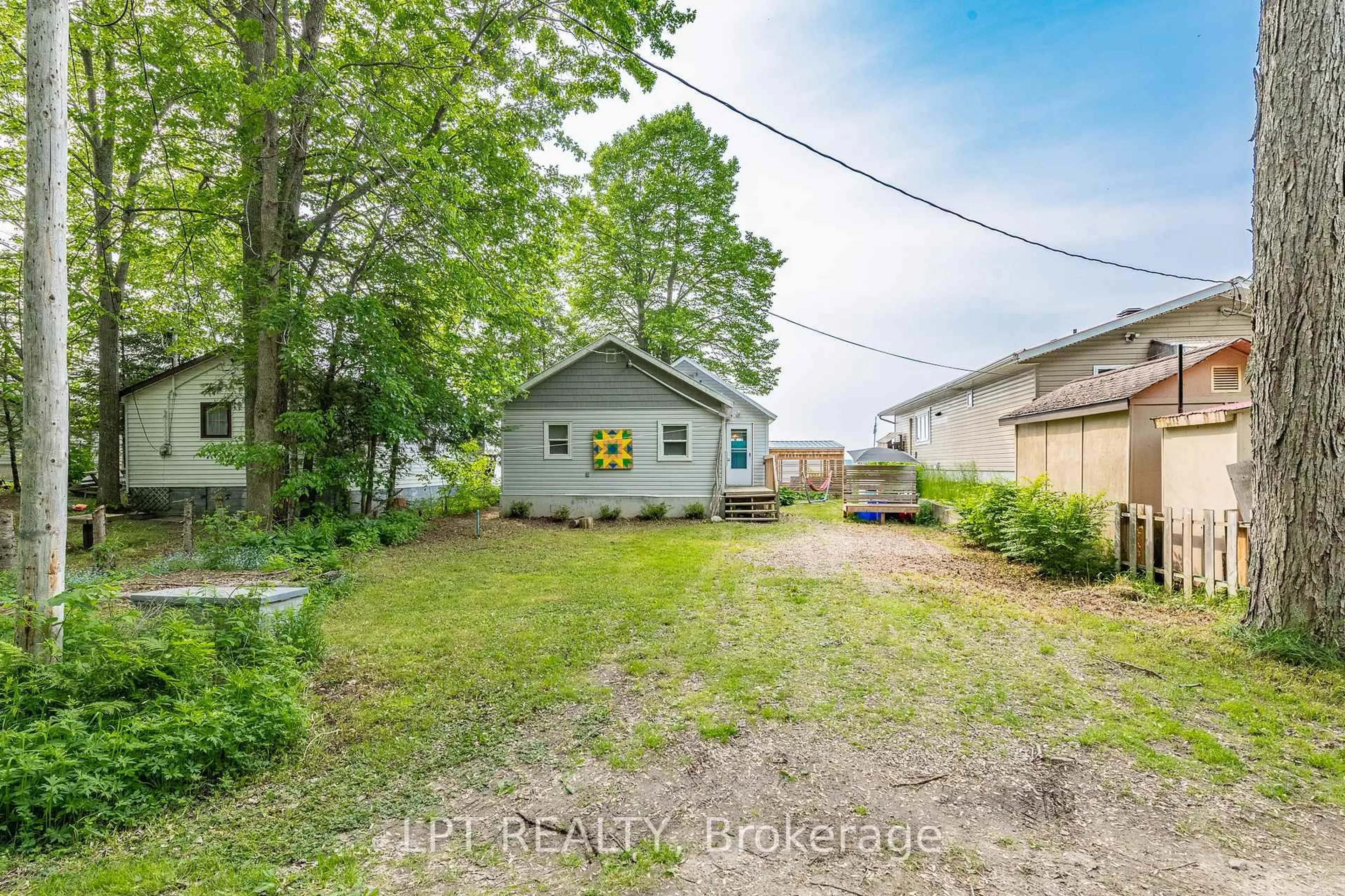 A pic from outside/outdoor area/front of a property/back of a property/a pic from drone, street for 135 Sunset Tr, Pembroke Ontario K8A 6W2