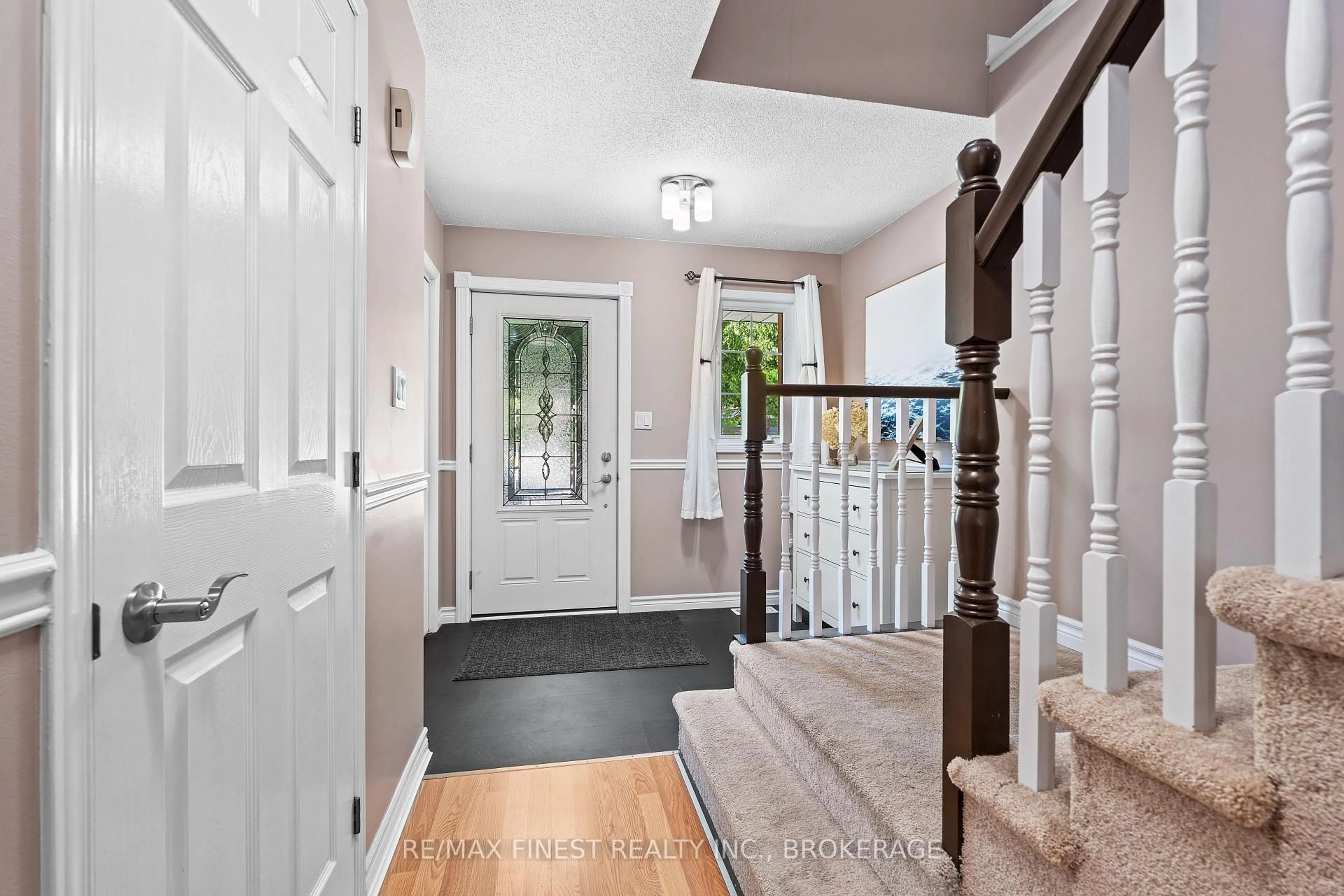 Indoor entryway for 981 Rainbow Cres, Kingston Ontario K7K 7J3