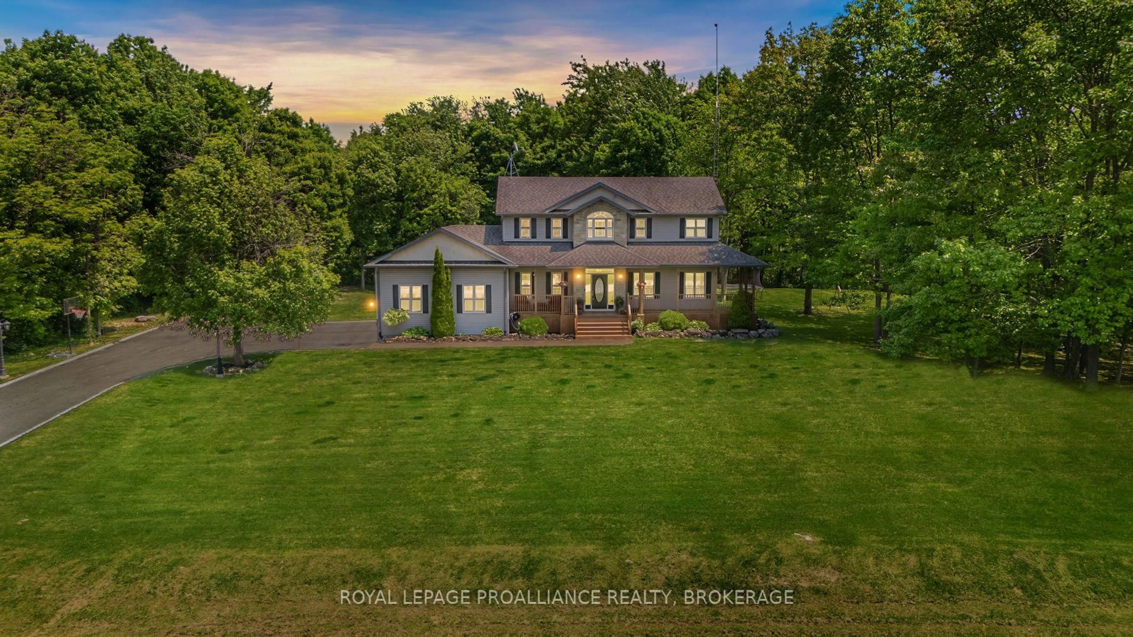 A pic from outside/outdoor area/front of a property/back of a property/a pic from drone, unknown for 10 Owen Ave, Front of Leeds & Seeleys Bay Ontario K7G 2V4