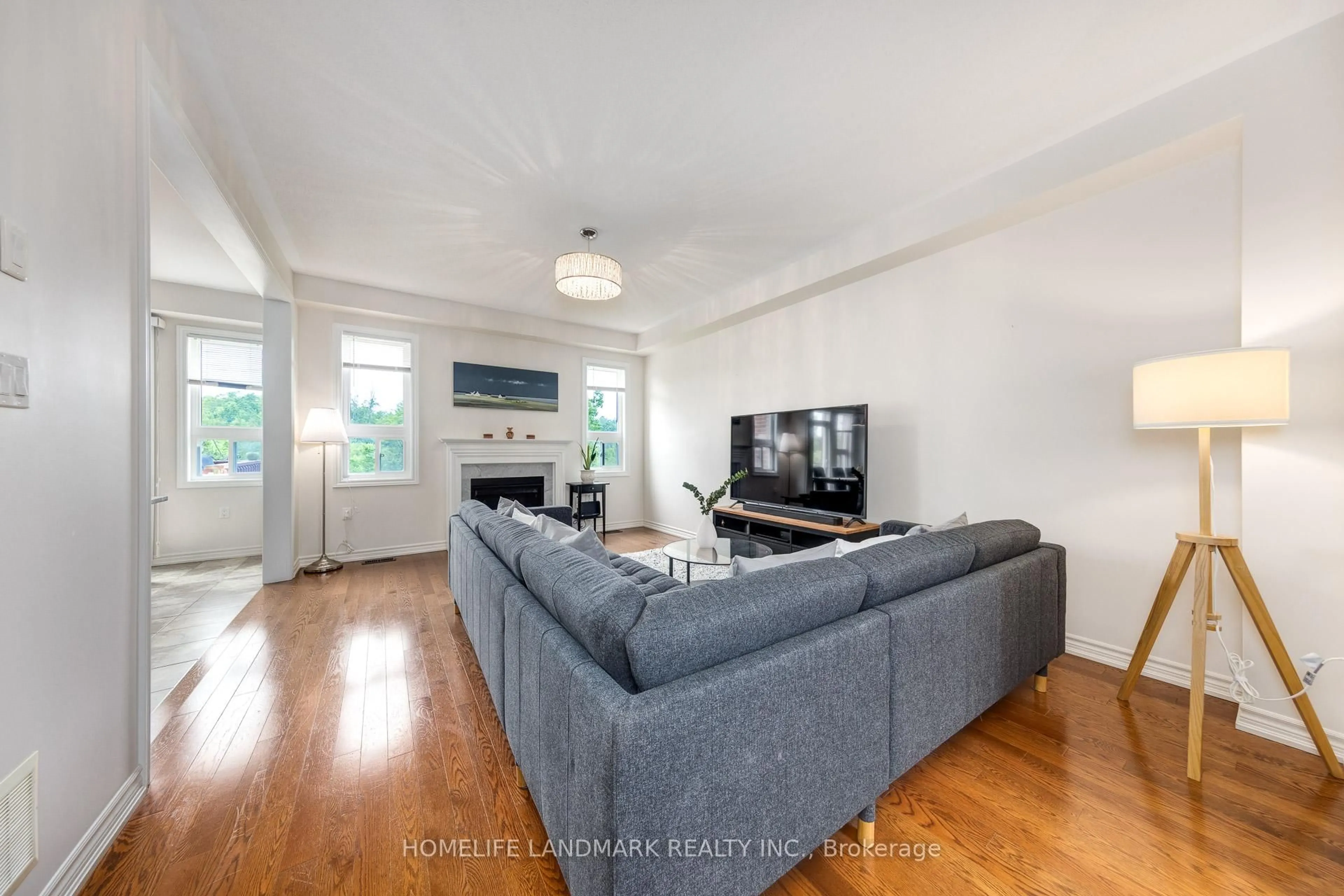 Living room with furniture, unknown for 592 Settlers Rdge, Peterborough North Ontario K9L 0E6