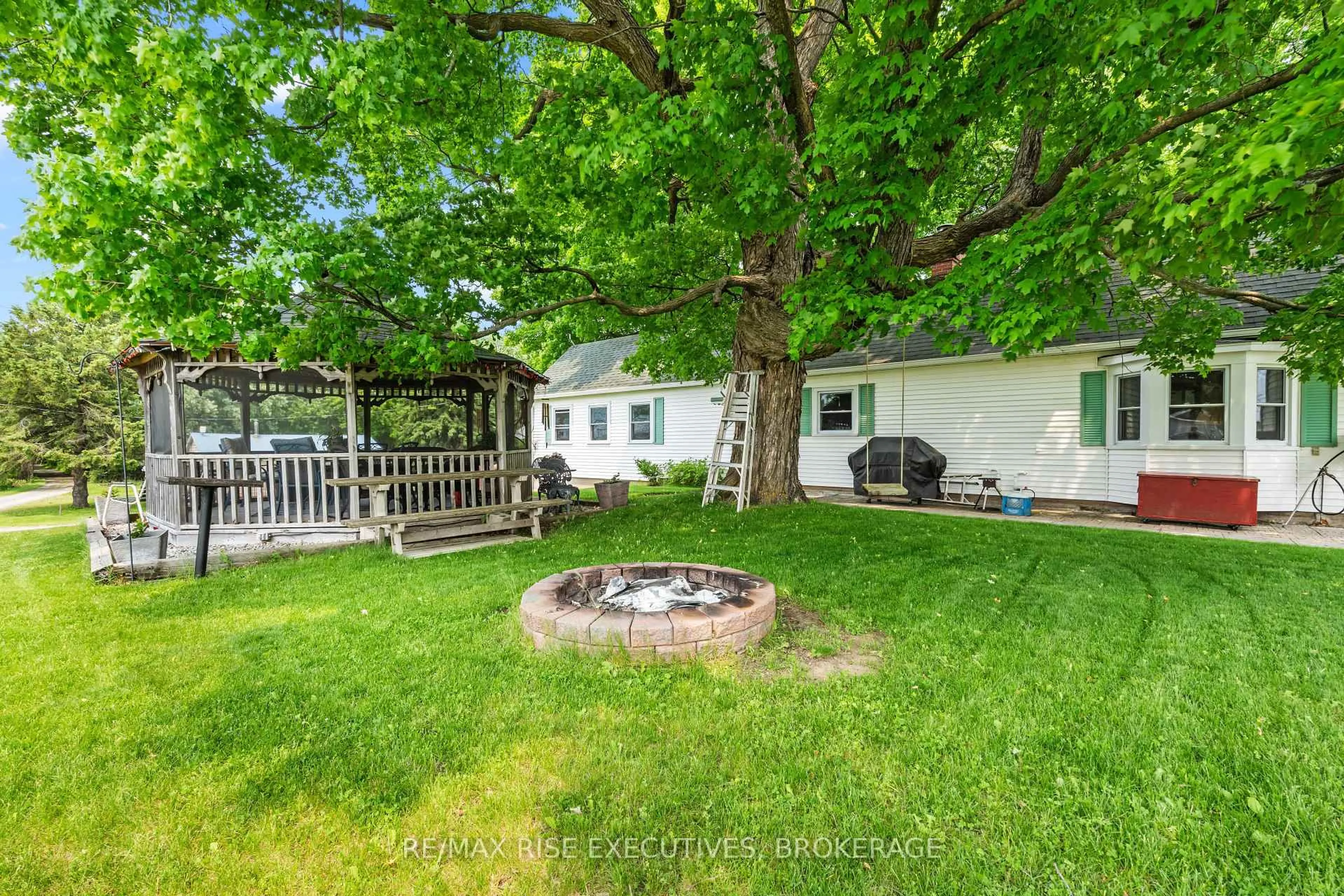 Patio, unknown for 204 Road 33, Rideau Lakes Ontario K0G 1V0