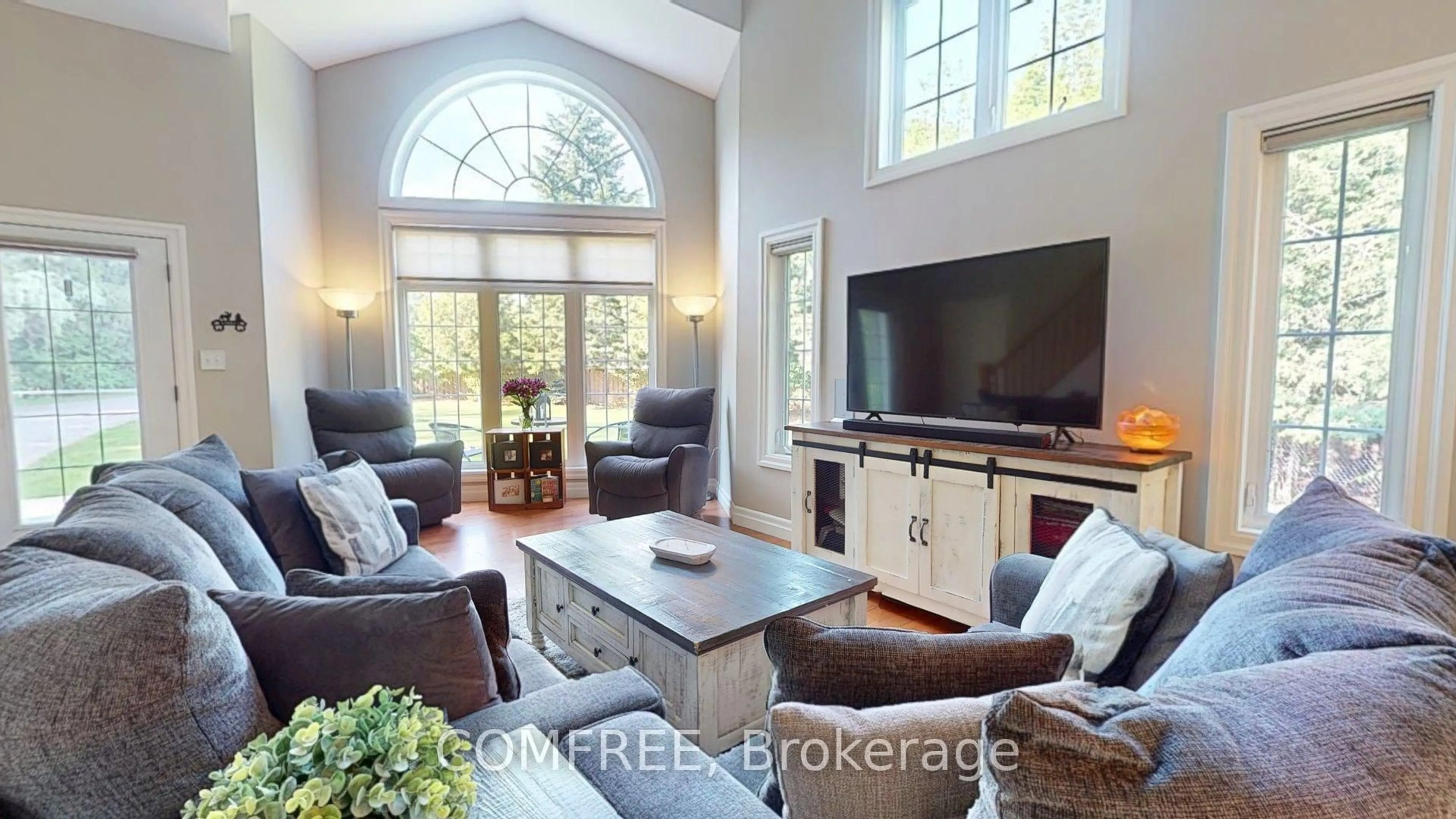 Living room with furniture, unknown for 777320 10 Highway, Chatsworth Ontario N0H 1R0