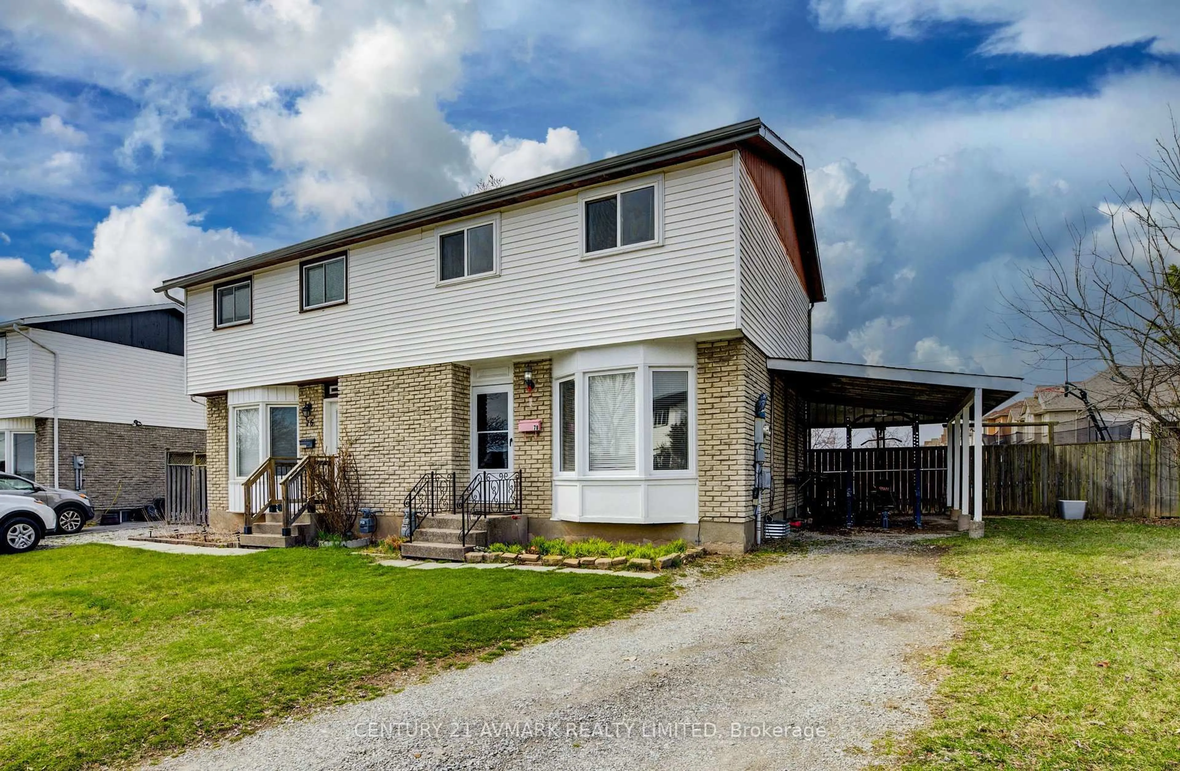 A pic from outside/outdoor area/front of a property/back of a property/a pic from drone, unknown for 78 Manley Cres, Thorold Ontario L2V 4K3