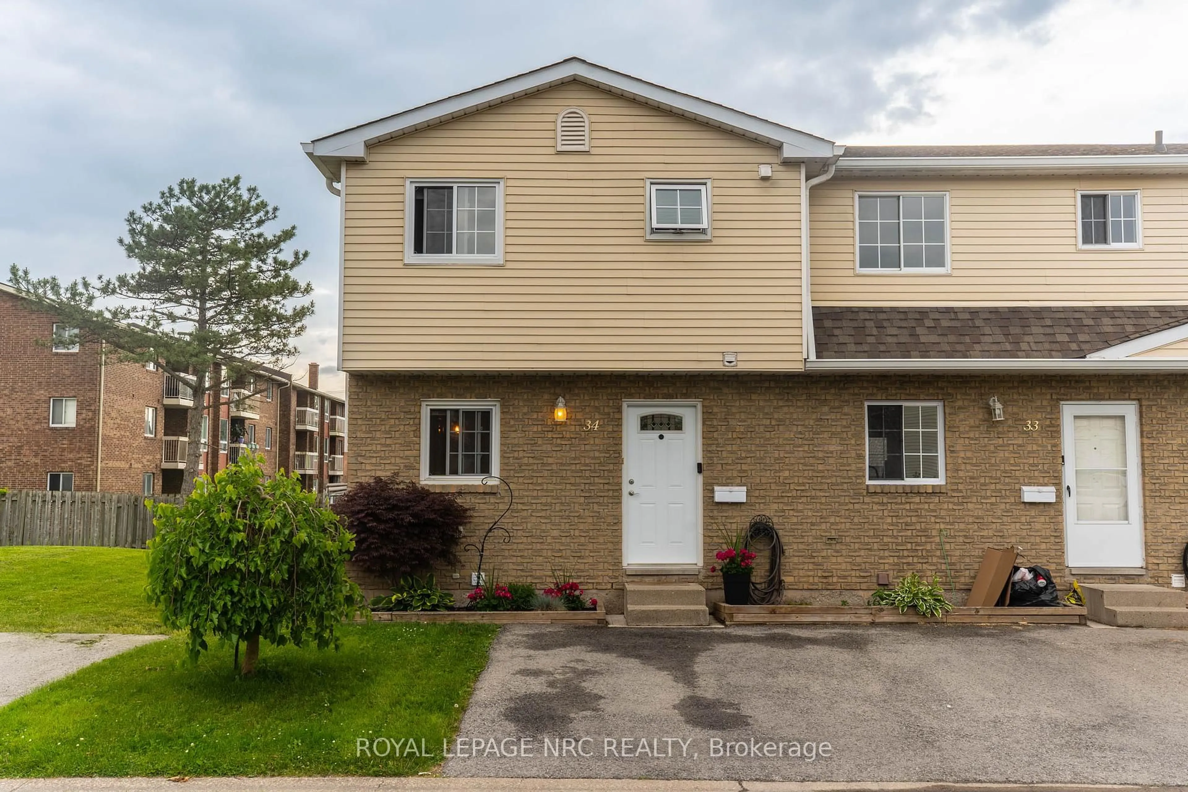 Home with vinyl exterior material, street for 8136 Coventry Rd #34, Niagara Falls Ontario L2H 2X6