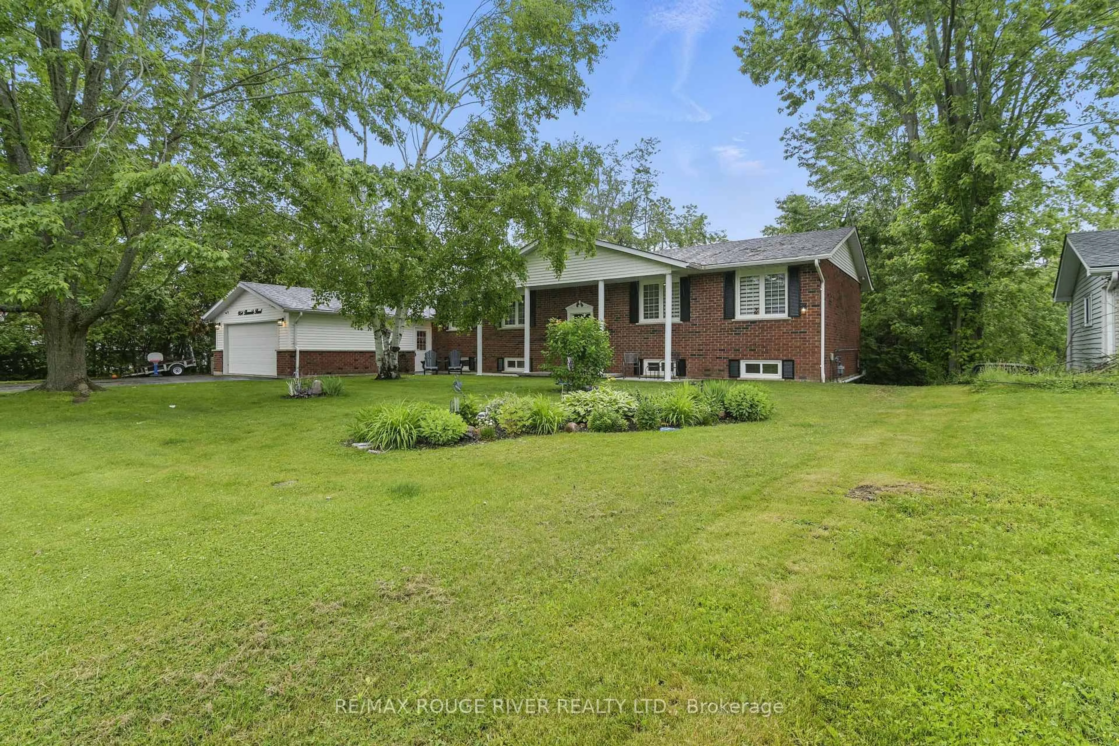 A pic from outside/outdoor area/front of a property/back of a property/a pic from drone, unknown for 954 Burnside Rd, Selwyn Ontario K0L 1H0