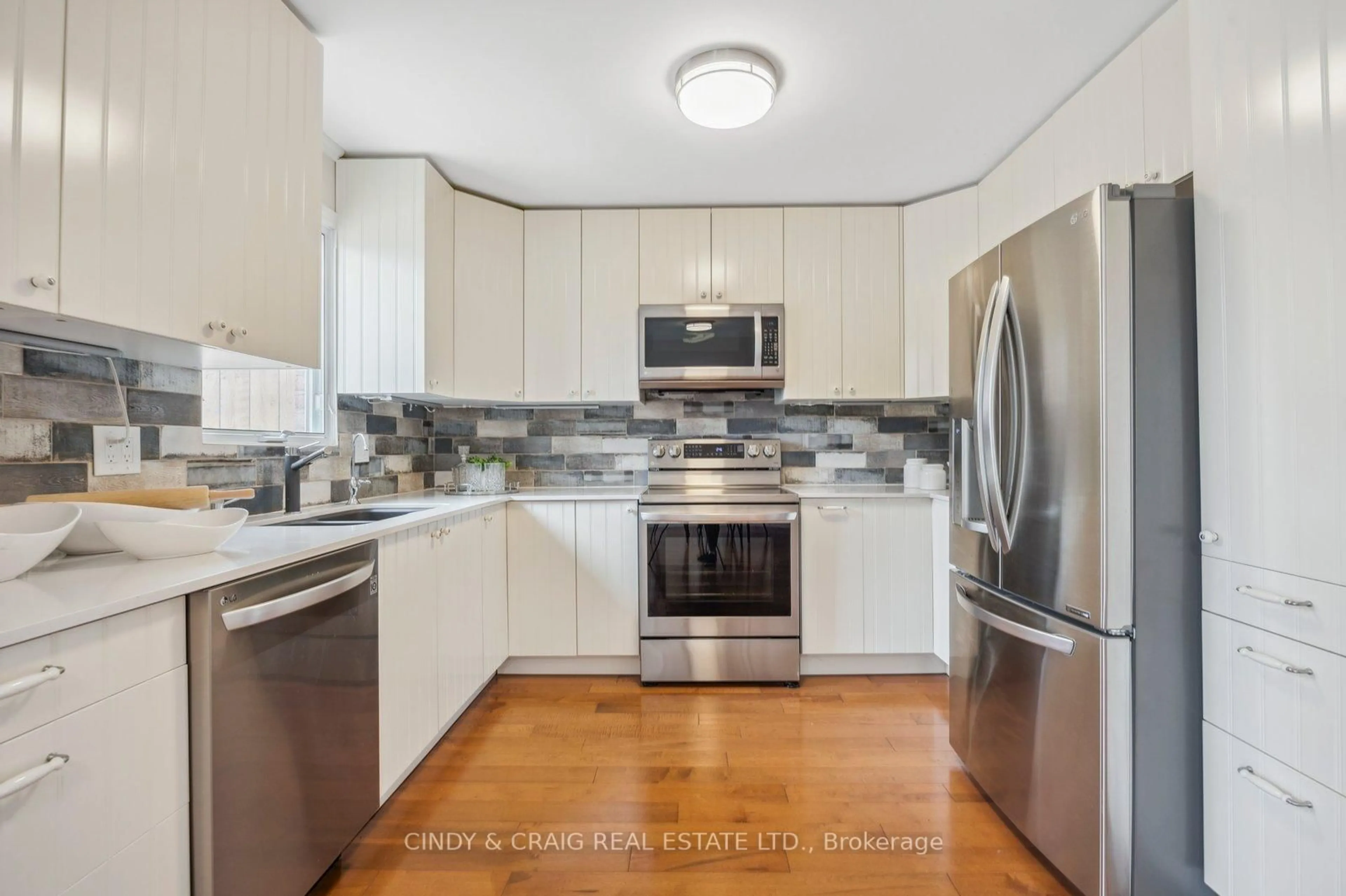 Standard kitchen, unknown for 324 Victoria Ave, Kawartha Lakes Ontario K9V 5T7