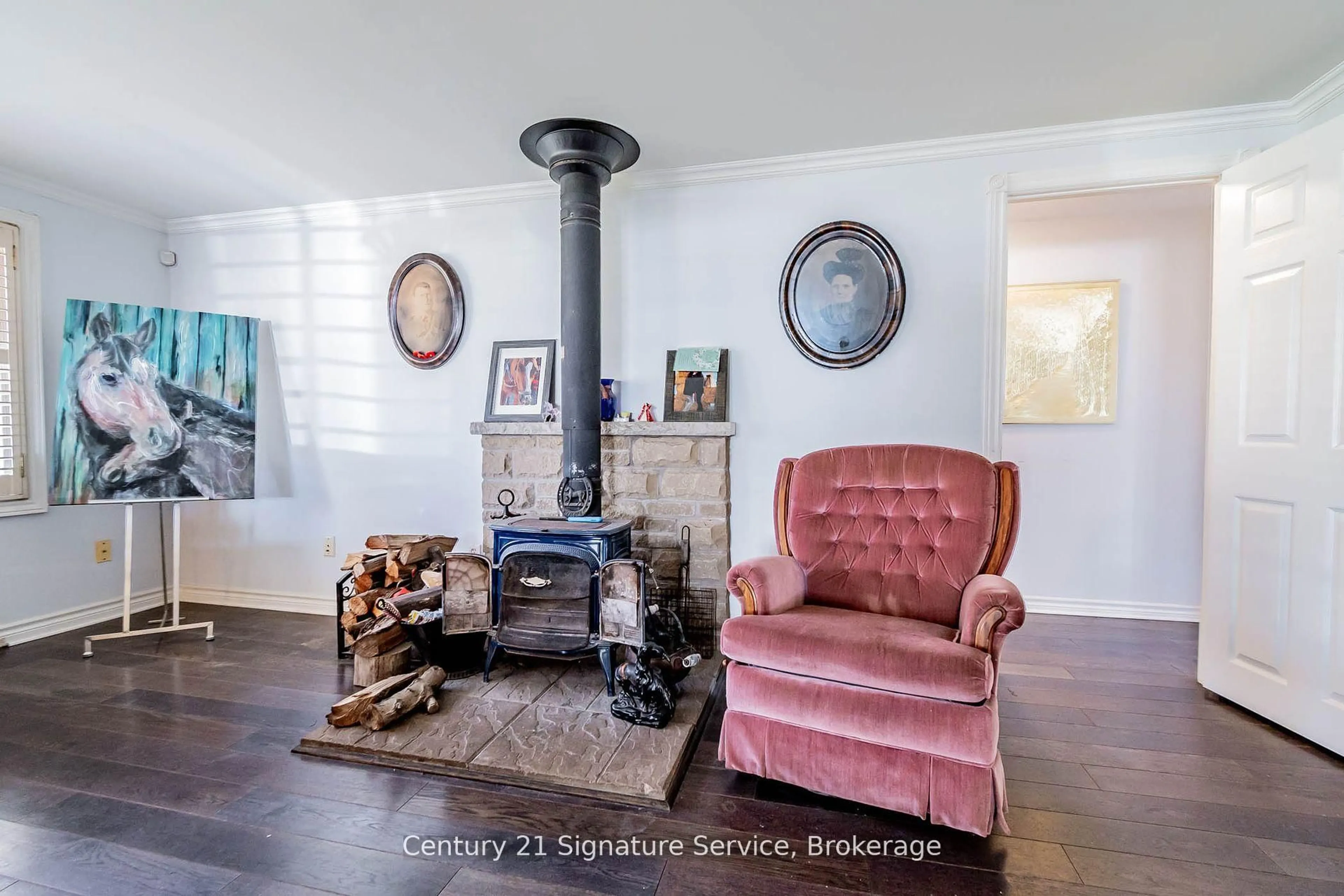 Living room with furniture, unknown for 752 Empire Rd, Port Colborne Ontario L0S 1R0
