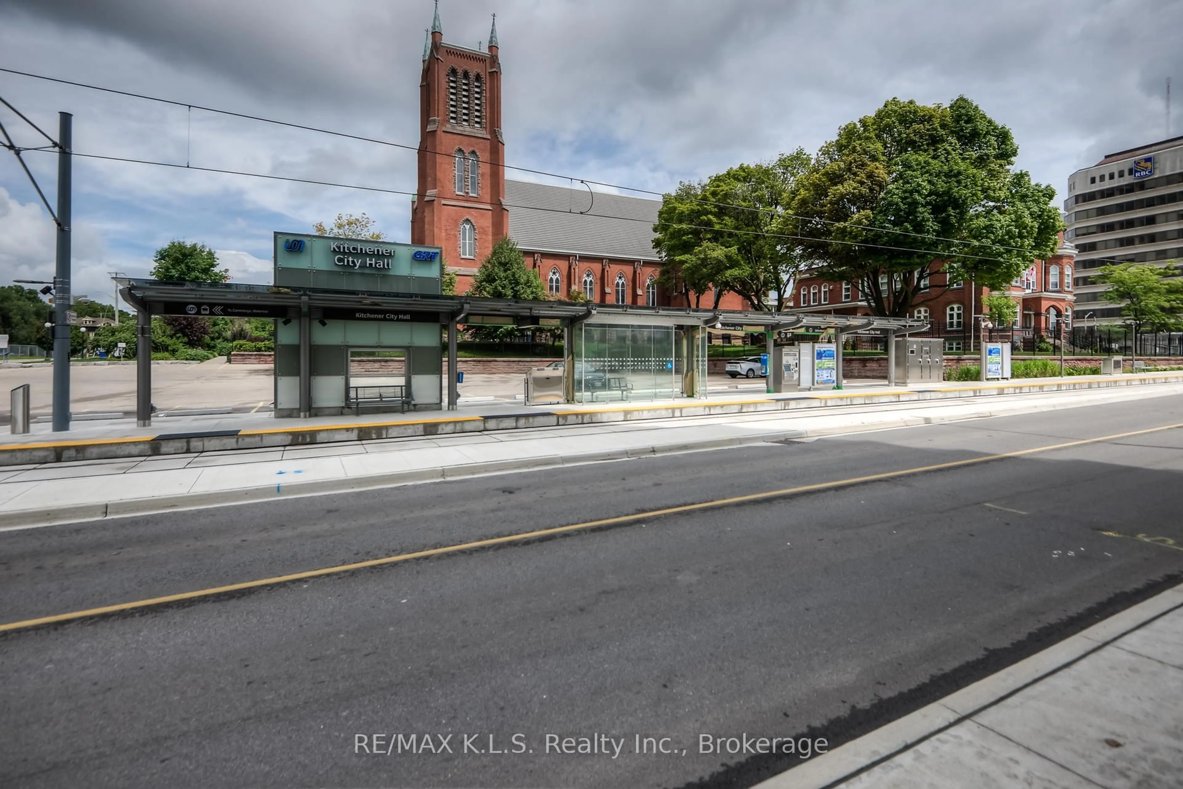 Blurry image for 85 Duke St #1404, Kitchener Ontario N2H 0B7