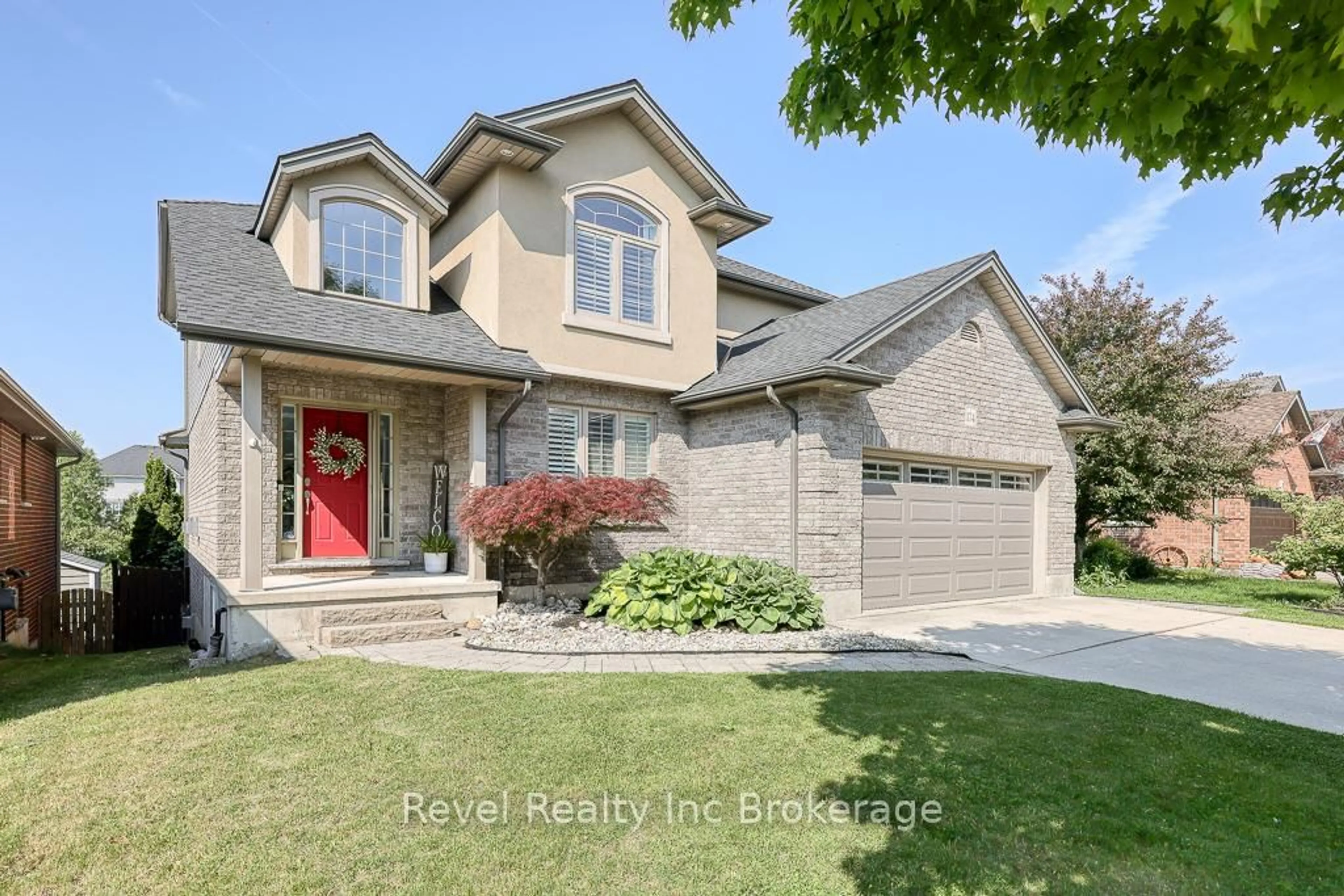 Home with brick exterior material, street for 174 Kingfisher Ave, Woodstock Ontario N4T 1T6