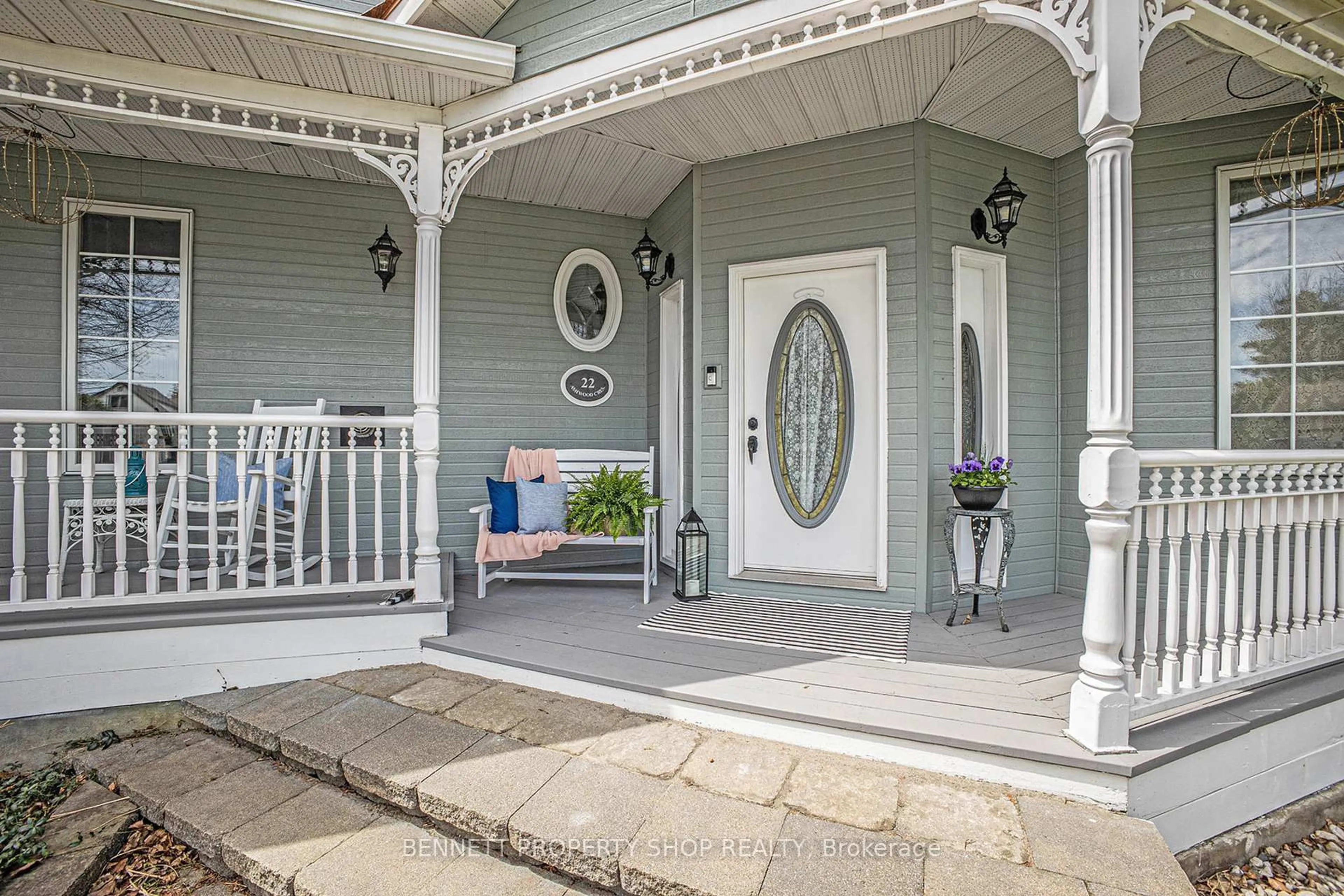 Indoor entryway for 22 Ashwood Cres, Ottawa Ontario K2G 2S8