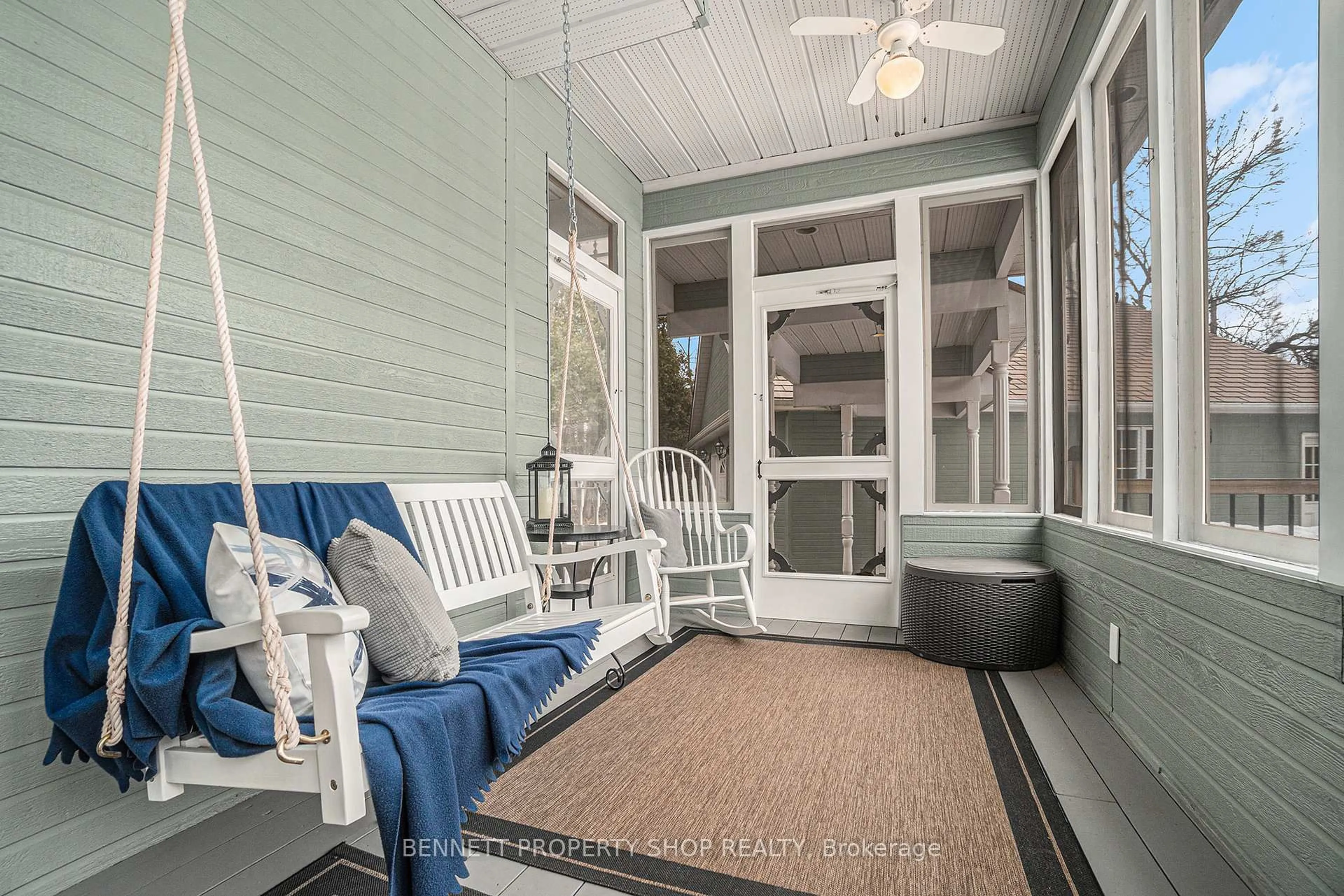 Indoor entryway for 22 Ashwood Cres, Ottawa Ontario K2G 2S8