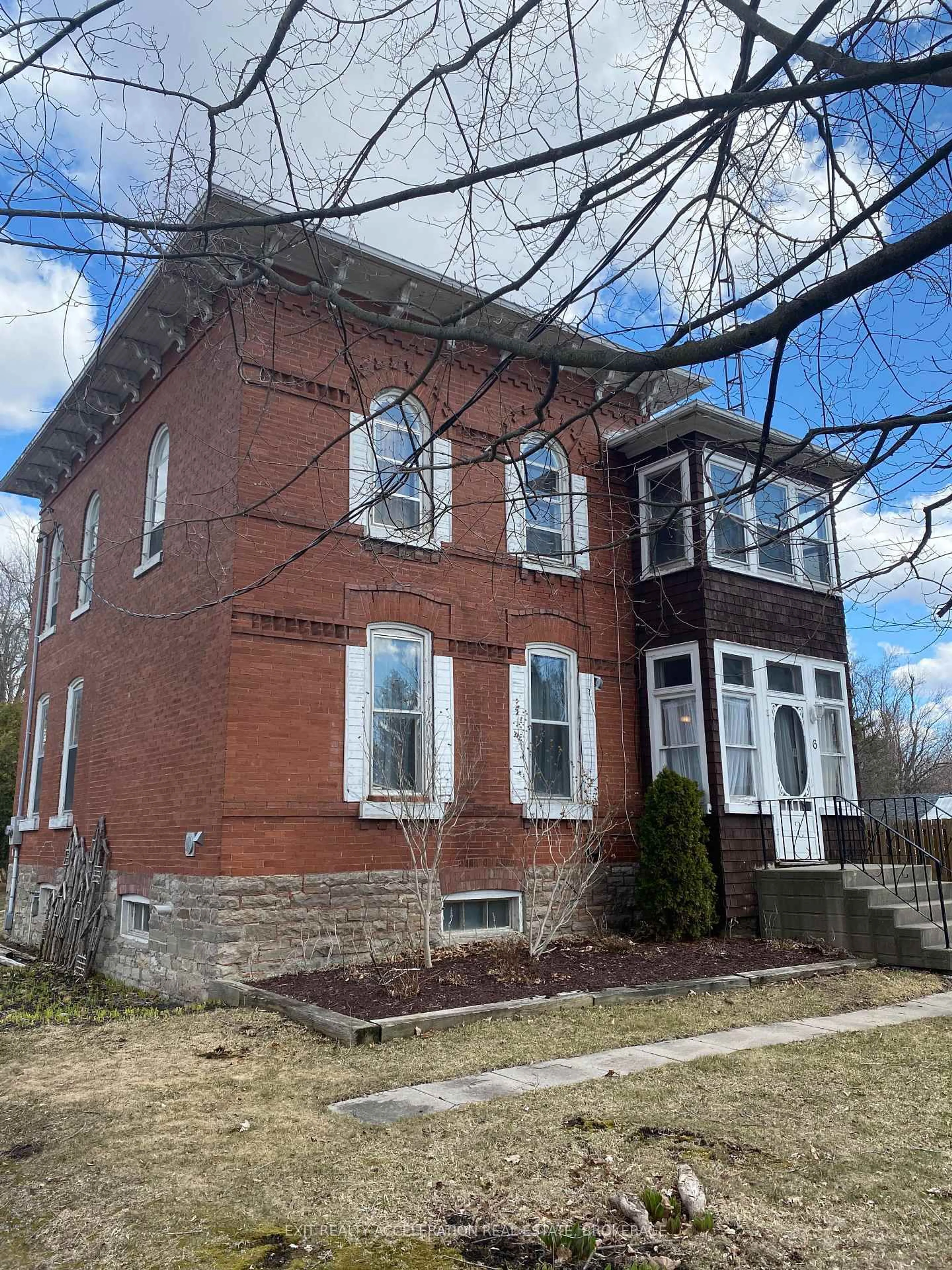Home with brick exterior material, building for 6 Ottawa St, Tamworth Ontario K0K 3G0