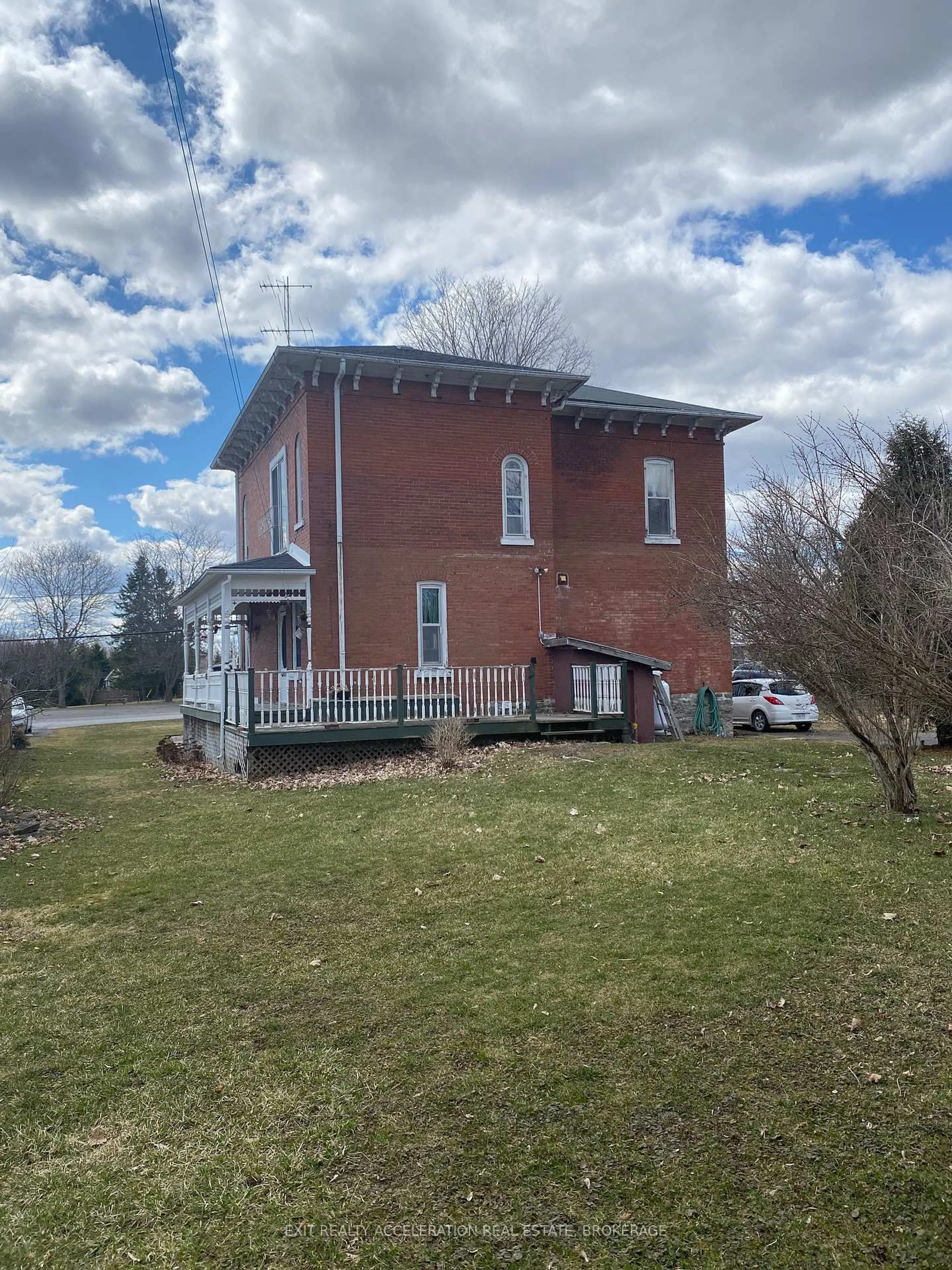 A pic from outside/outdoor area/front of a property/back of a property/a pic from drone, building for 6 Ottawa St, Tamworth Ontario K0K 3G0