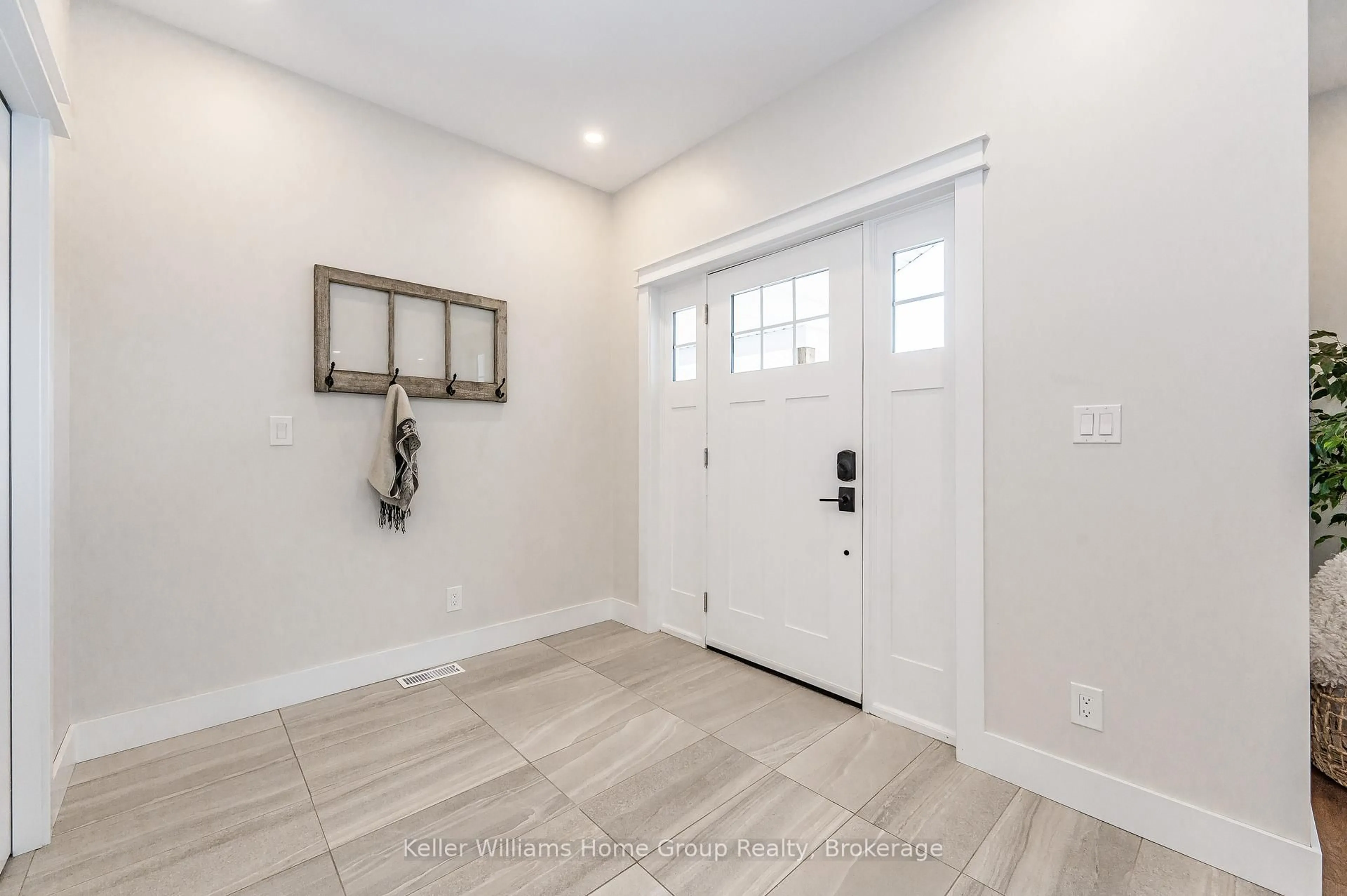 Indoor entryway for 9432 WELLINGTON ROAD 124, Erin Ontario N0P 1T0
