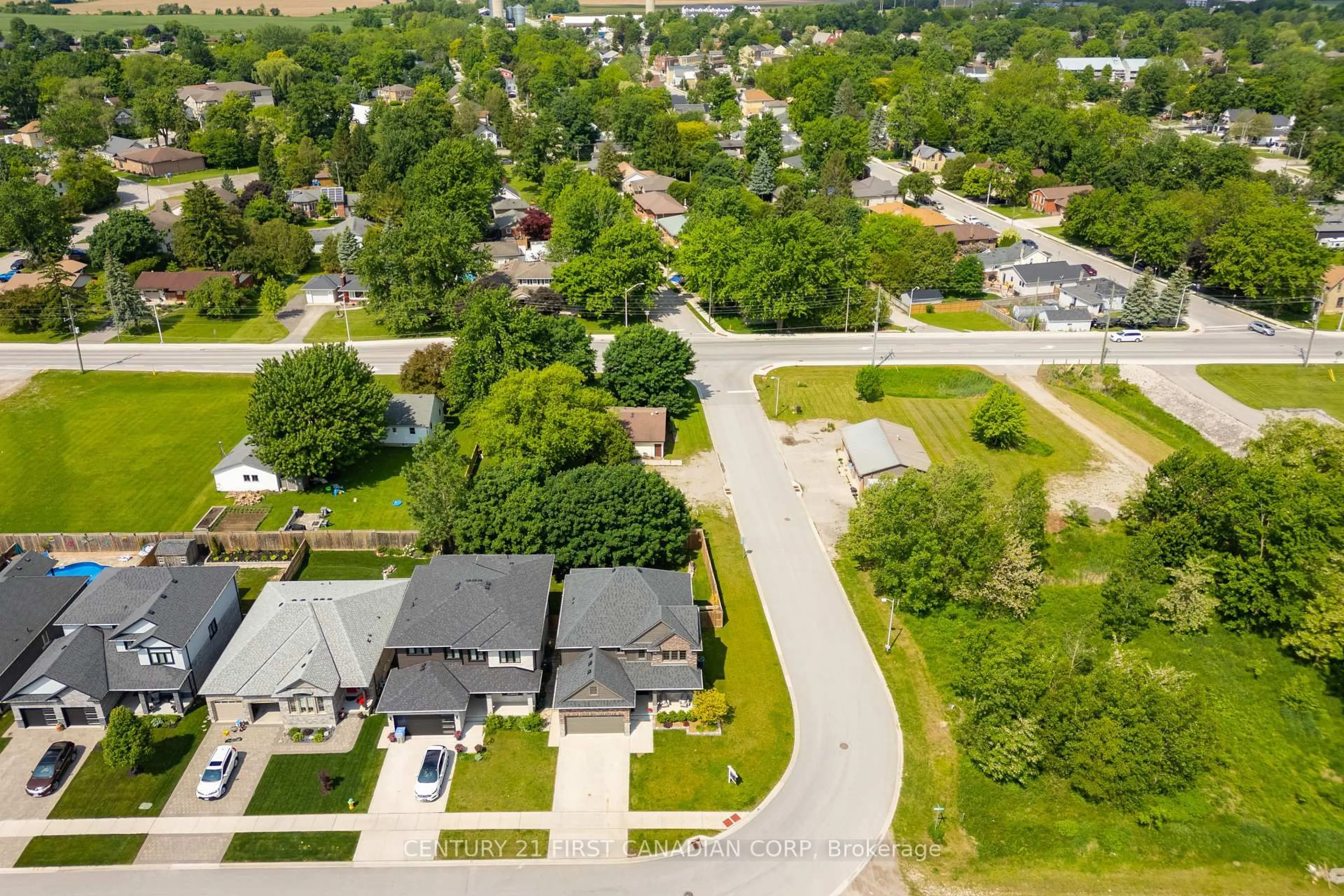 A pic from outside/outdoor area/front of a property/back of a property/a pic from drone, street for 191 Spencer Ave, Lucan Biddulph Ontario N0M 2J0