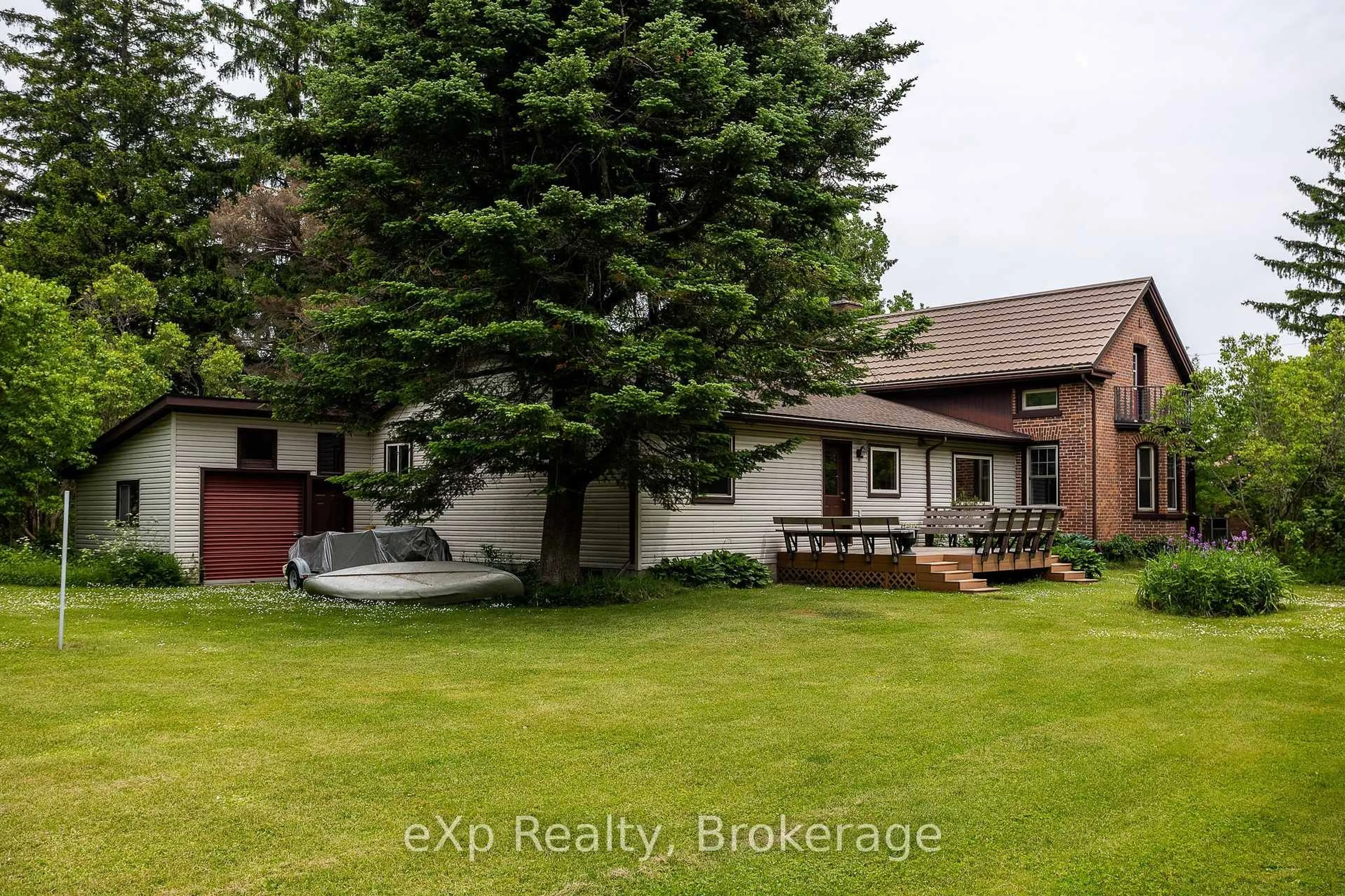 A pic from outside/outdoor area/front of a property/back of a property/a pic from drone, street for 64 Garafraxa St, Chatsworth Ontario N0H 1G0
