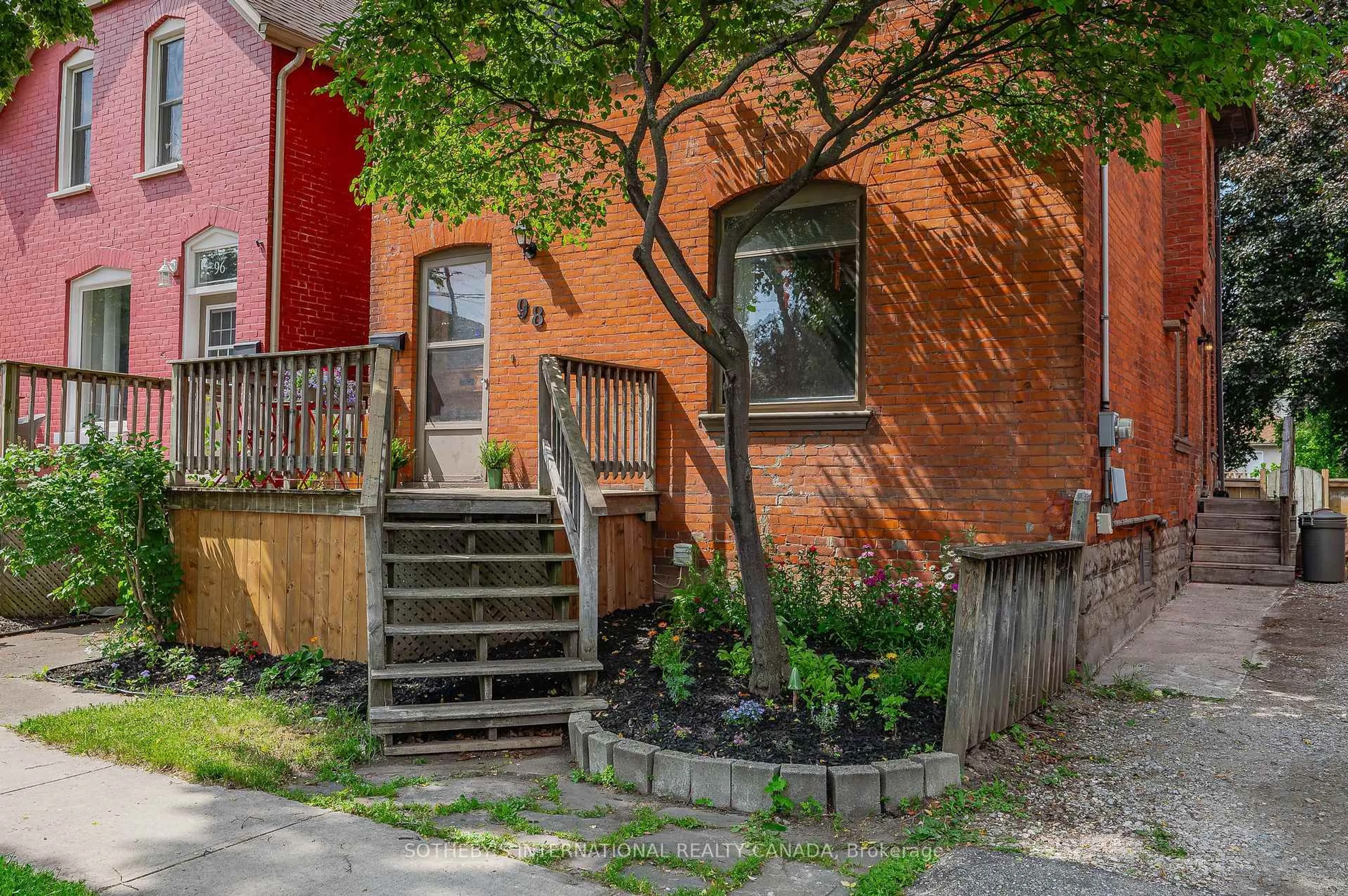 Patio, street for 98 Marlborough St, Brantford Ontario N3T 2S5