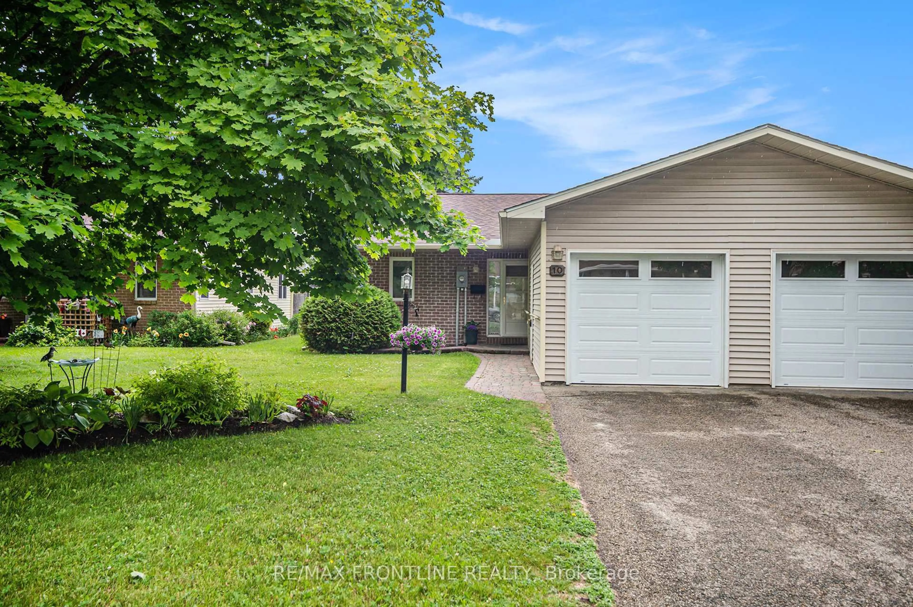 Home with vinyl exterior material, street for 10 Bathurst Rd, Perth Ontario K7H 3M5