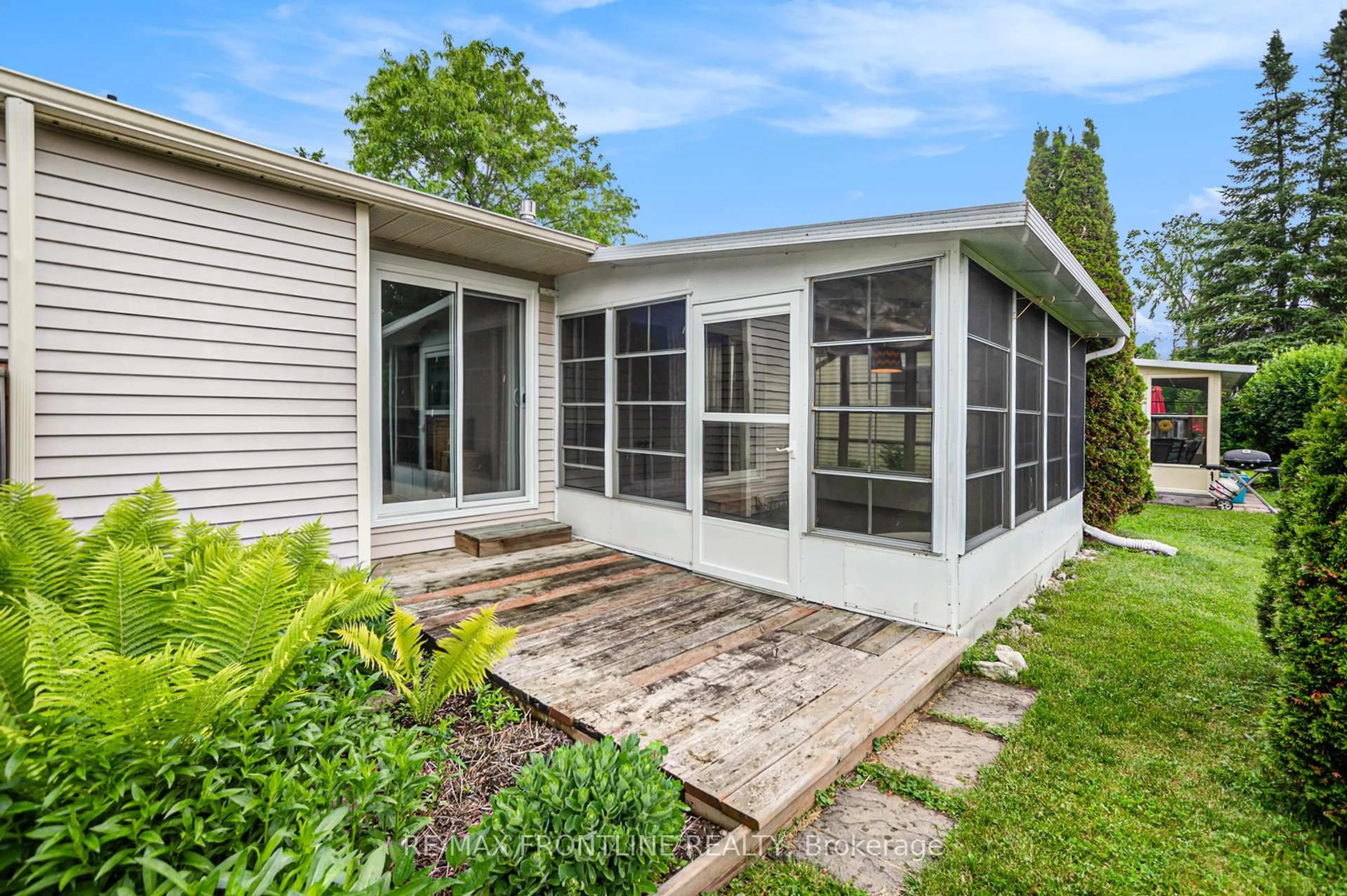 Home with vinyl exterior material, street for 10 Bathurst Rd, Perth Ontario K7H 3M5