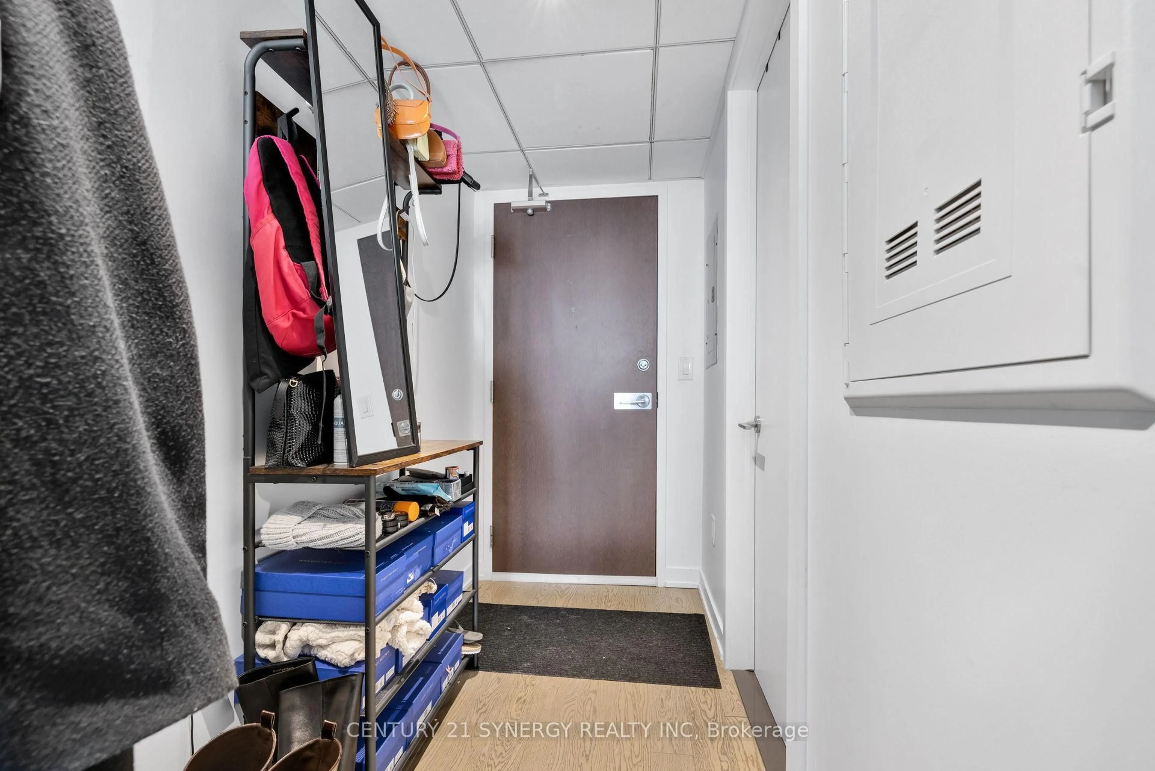 Indoor entryway for 199 Slater St #705, Ottawa Ontario K1P 0C8
